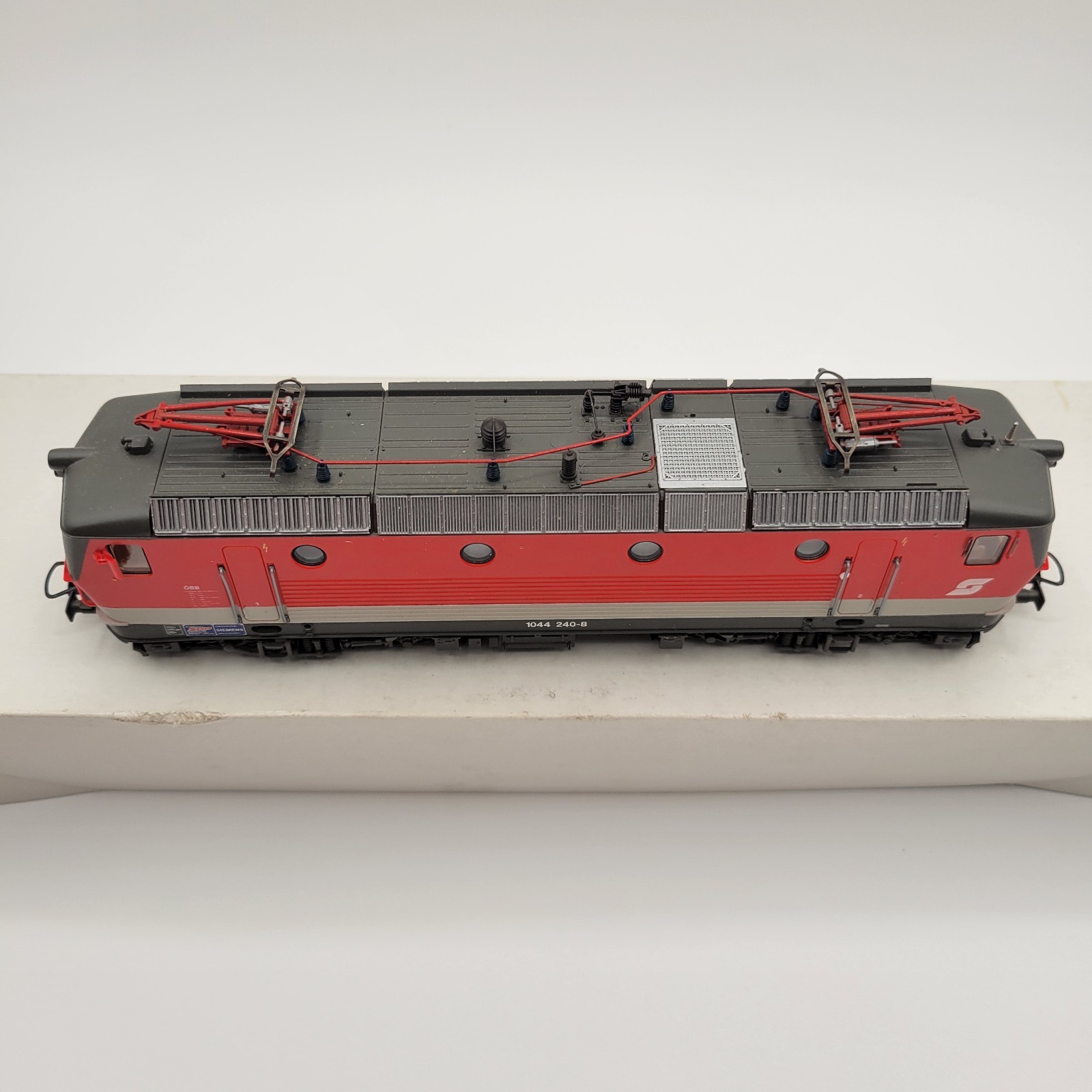 NEW IN BOX Roco 43724 1044 240-8 Red/Grey High Aerators OBB LOCOMOTOVE HO Scale