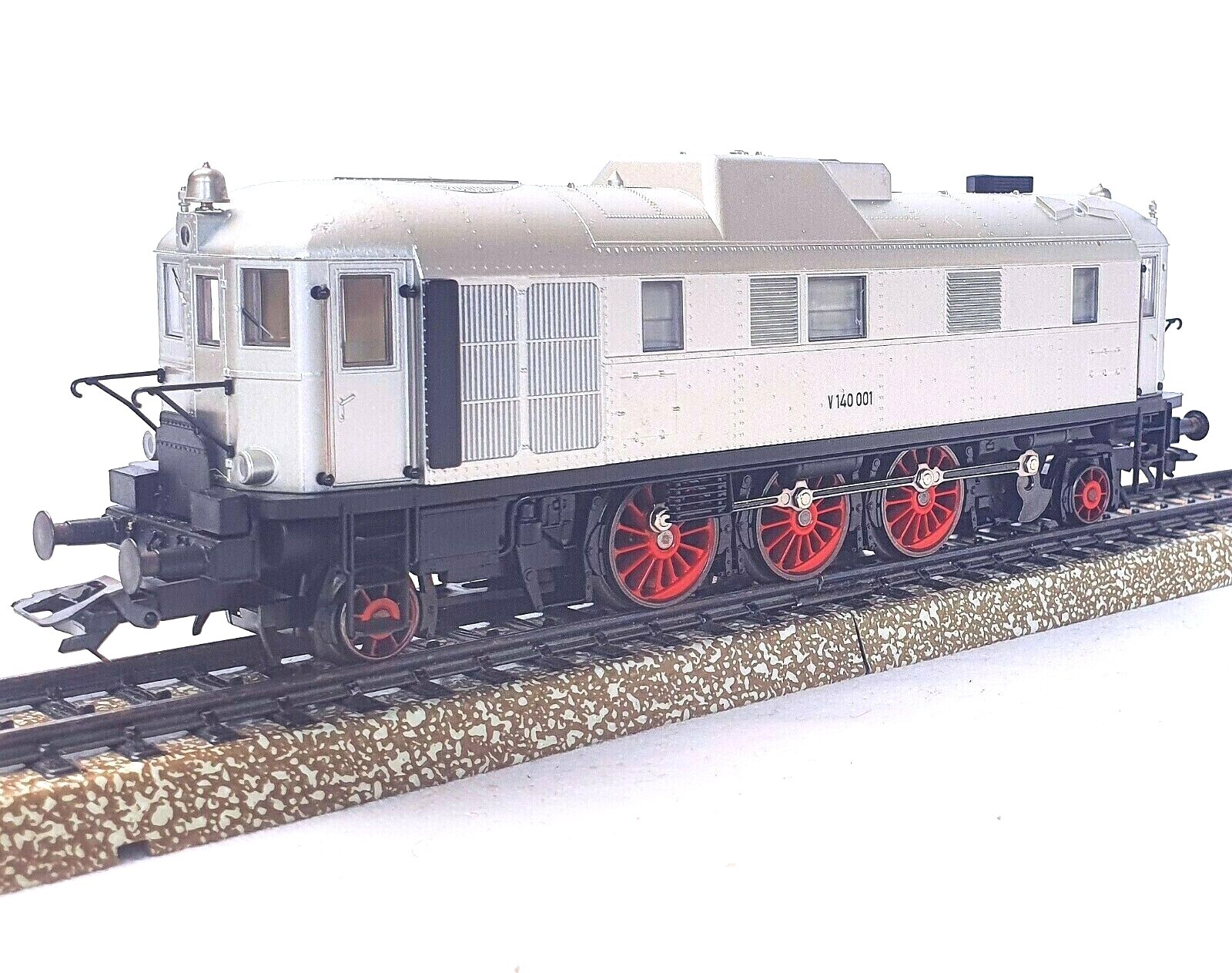 Marklin HO 1:87 AC Deutsche Bundesbahn DB V-140 “Press” DIESEL LOCOMOTIVE MIB`10