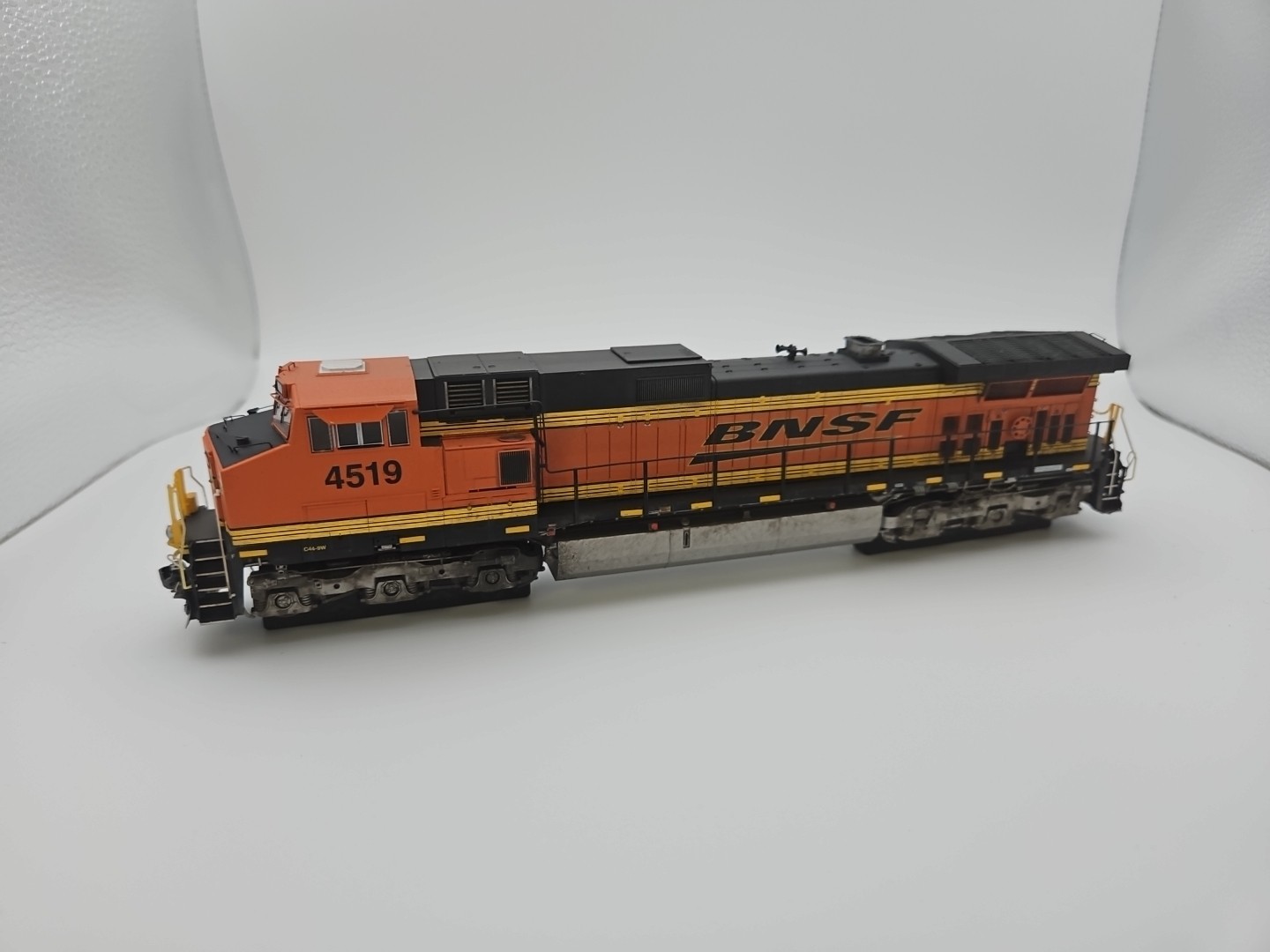 Scaletrains BNSF Railway C44-9W Heritage III Custom Weathered #4519 SXT31847