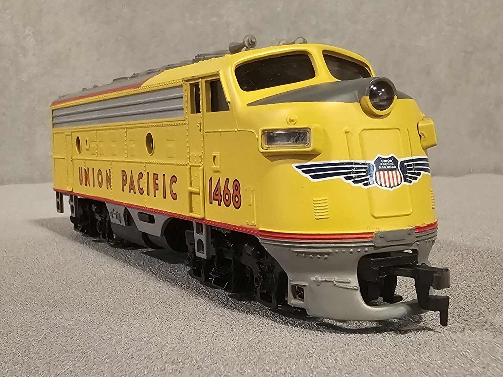 Bachmann HO Scale Union Pacific F9 EMD Diesel Locomotive 61501 1468