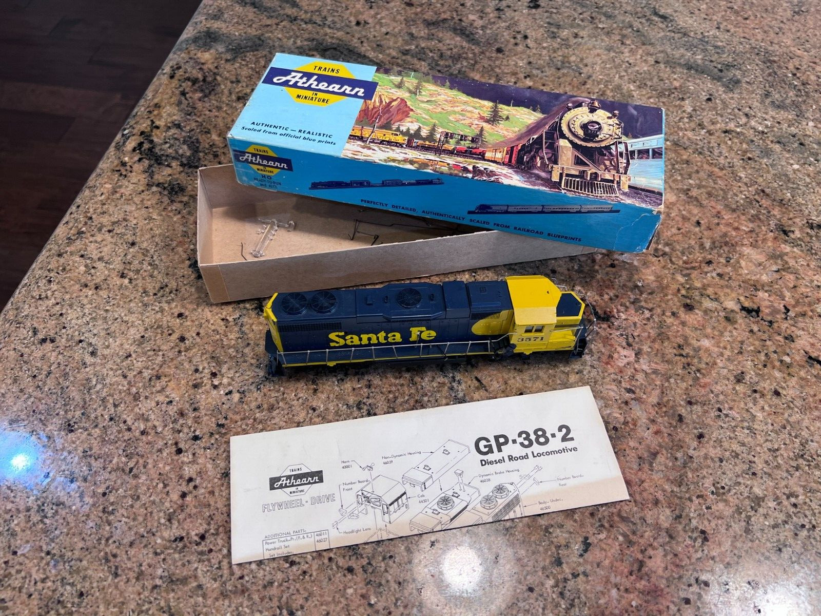 HO Scale Athearn 4608 ATSF Santa Fe GP38-2 Diesel Locomotive #3571