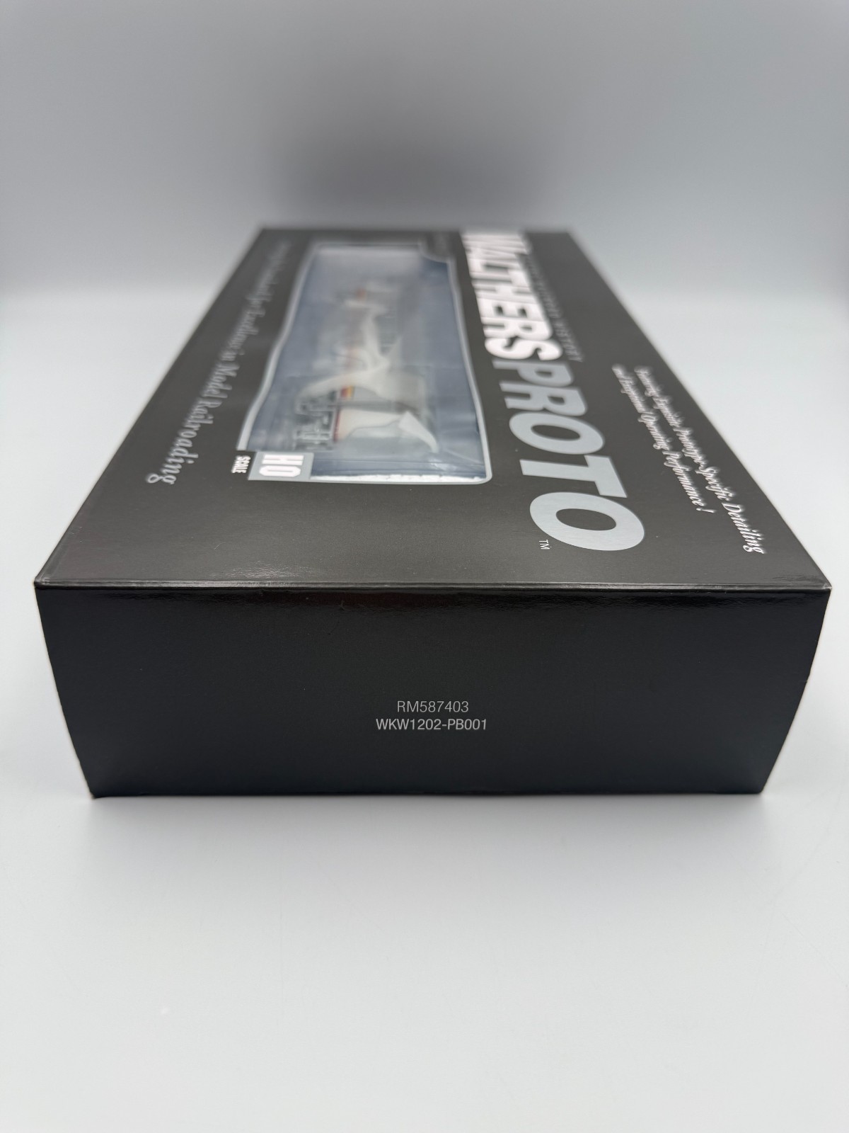 HO Walthers Proto 2000 Modernized F3B Santa Fe #16-A. Factory DCC/Sound. NIB
