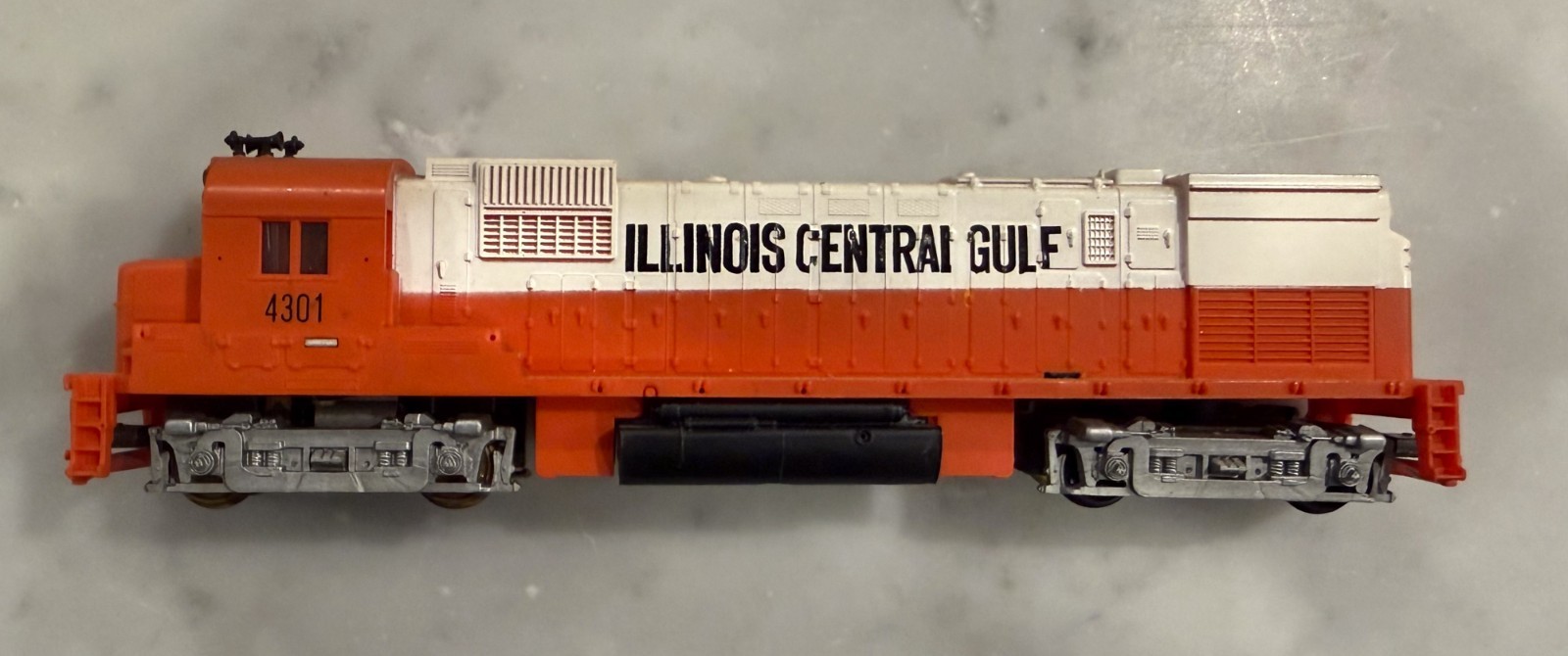 Lot of 5 HO Scale Locomotives: Santa Fe Illinois Central Gulf Bicentennial (#3)