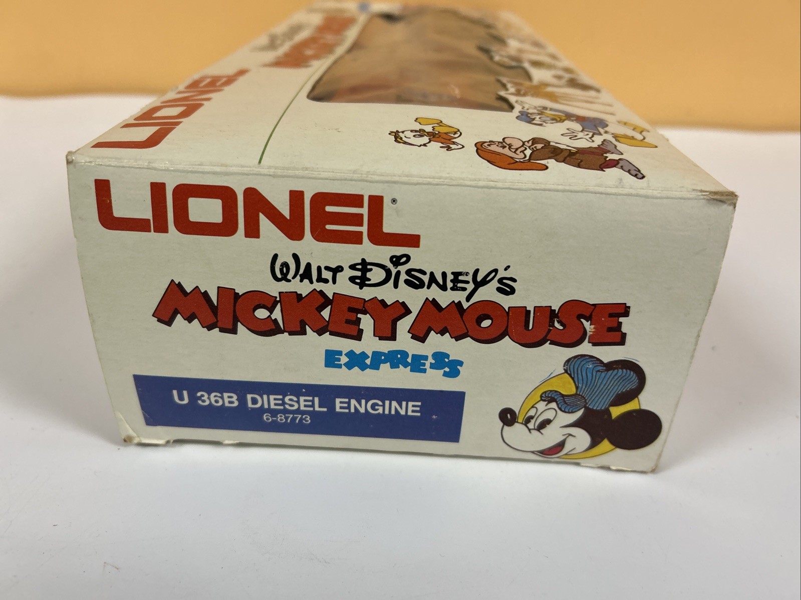 Lionel 15 Piece Disney Mickey Mouse Express Train Set Complete