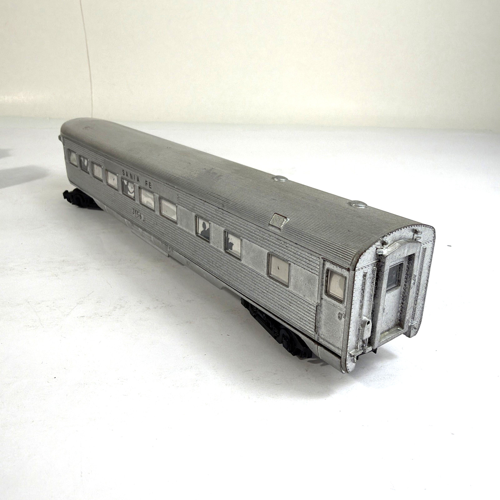 Sante Fe PASSENGER CAR LOT HO Scale Silver – Look Rolling Cars 10″ long