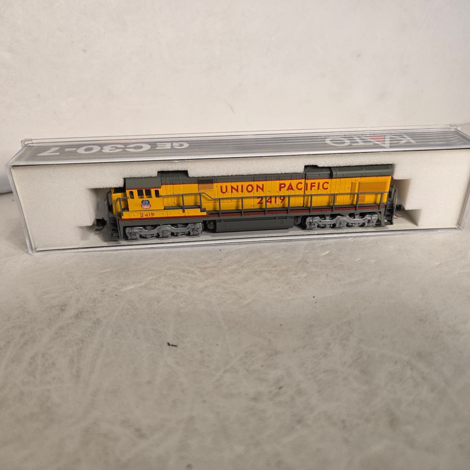 Kato 176-30C N Scale Union Pacific GE C30-7 Loco. Runs. Japan.