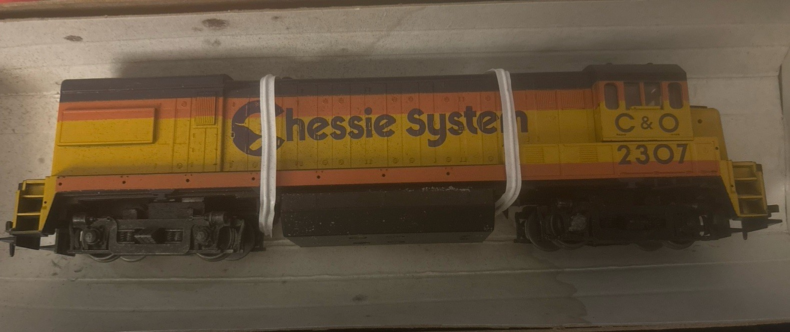Athearn HO Scale GE U30B CHESSIE SYSTEM #2307