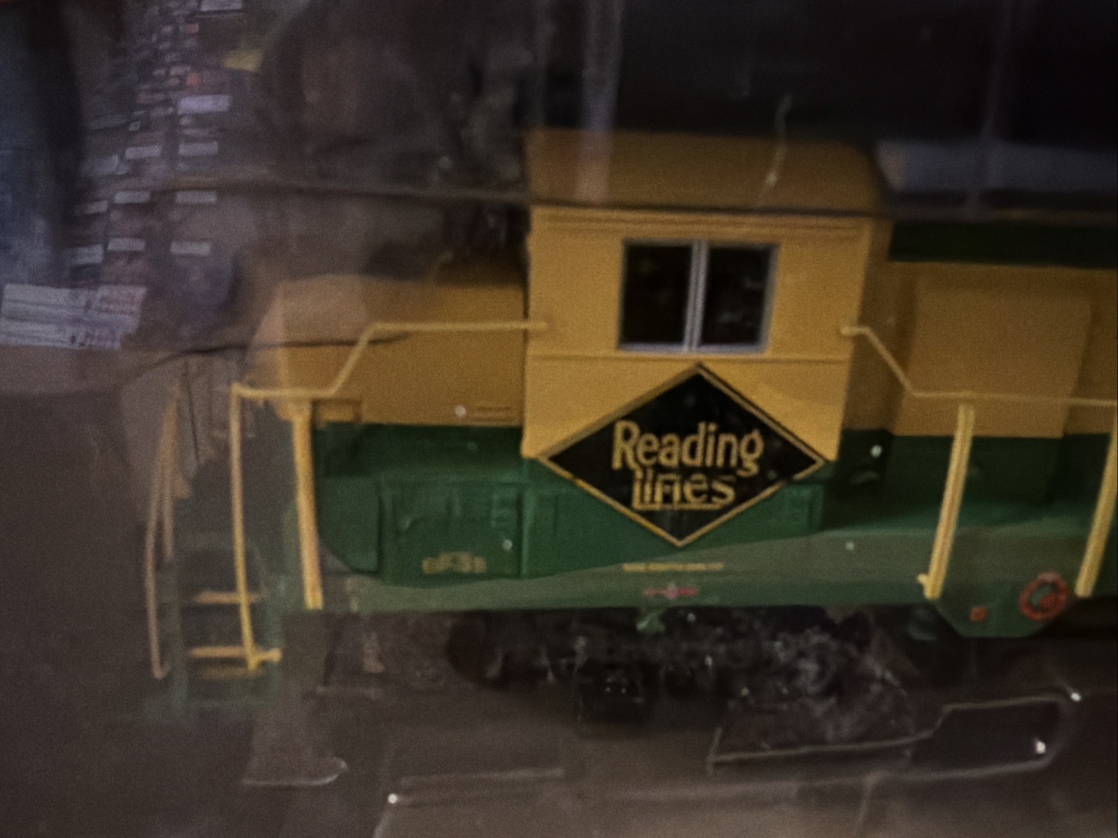 HO Scale Athearn RTR 91720 Reading Line GP35 Diesel Cab 3655 DCC