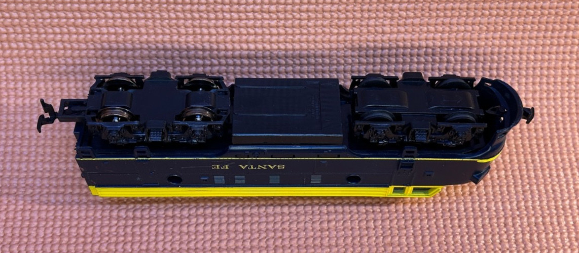 HO Diesel Locomotive Santa FE, Blue Yellow Model Railroad WORKs lot 5-3 bin2