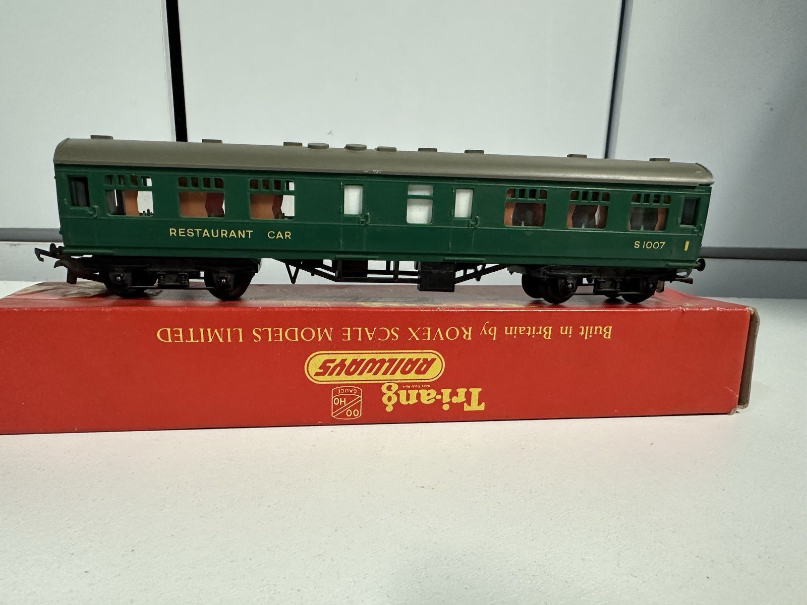 TRIANG R229 BR SOUTHERN GREEN RESTAURANT CAR COACH S1007 BOXED