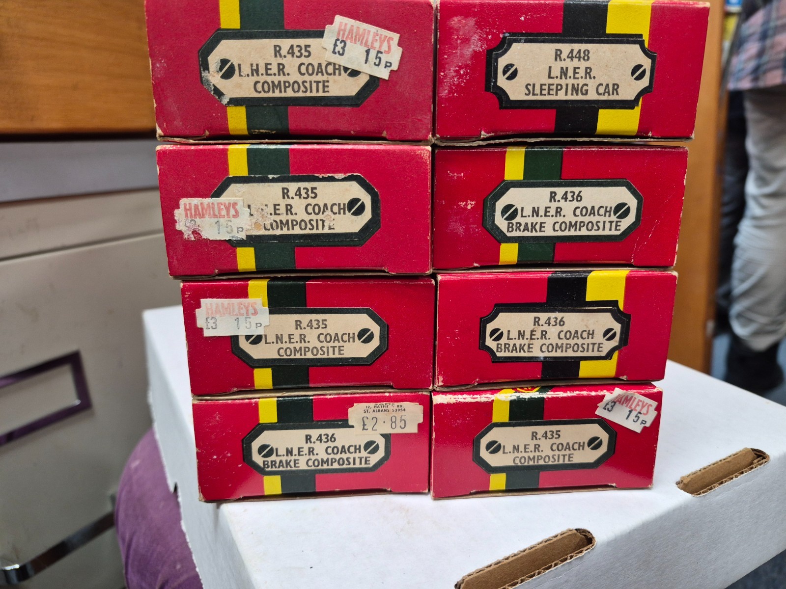 HORNBY 435(4pc),436(3pc)448 LNER TEAK PASSENGER CARS OO SCALE 1:76 PRE OWN BOXES