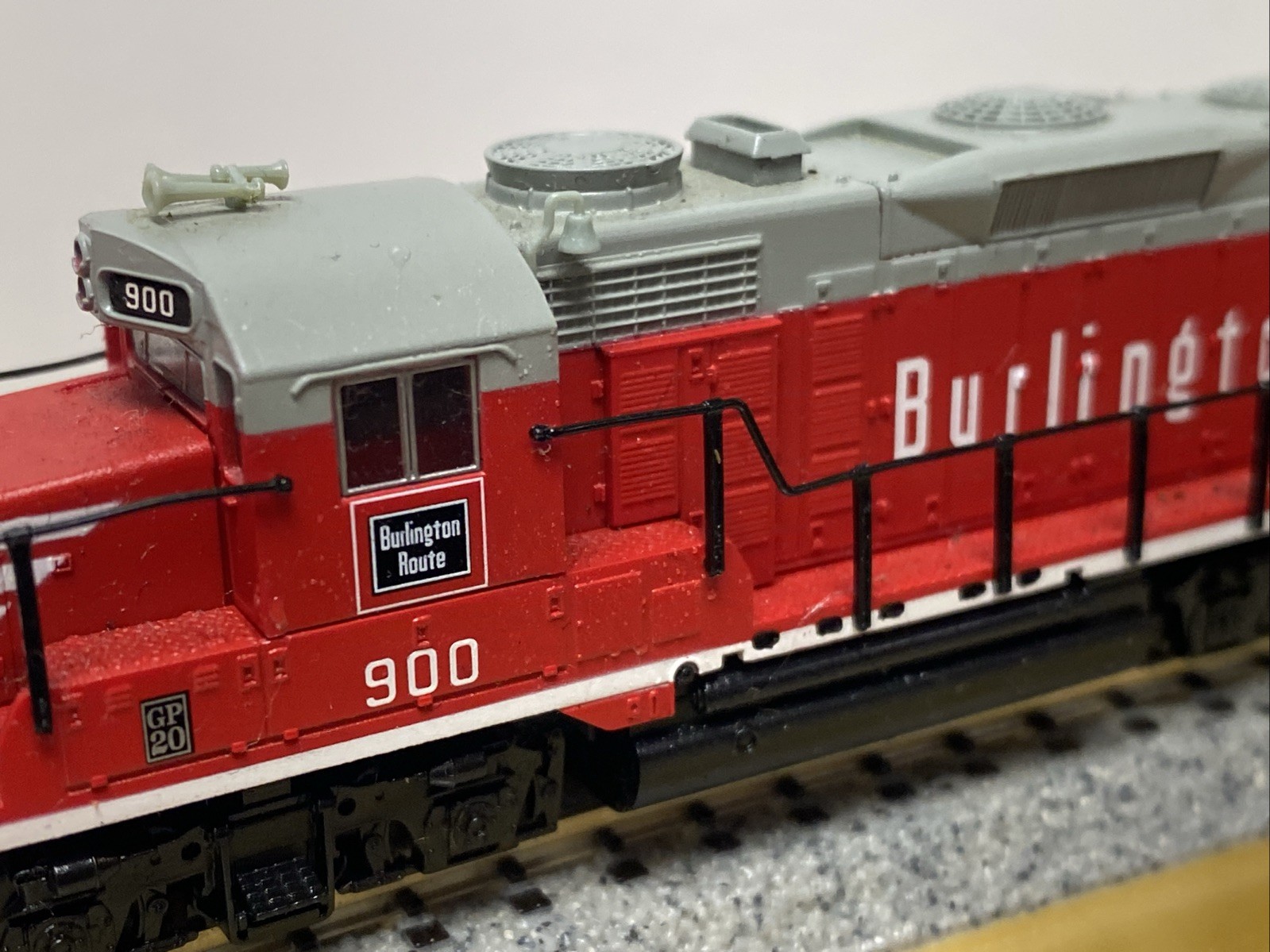 Read Life-Like N Scale Burlington Route GP20 Low Nose 900 Red CB&Q Not Orig Box