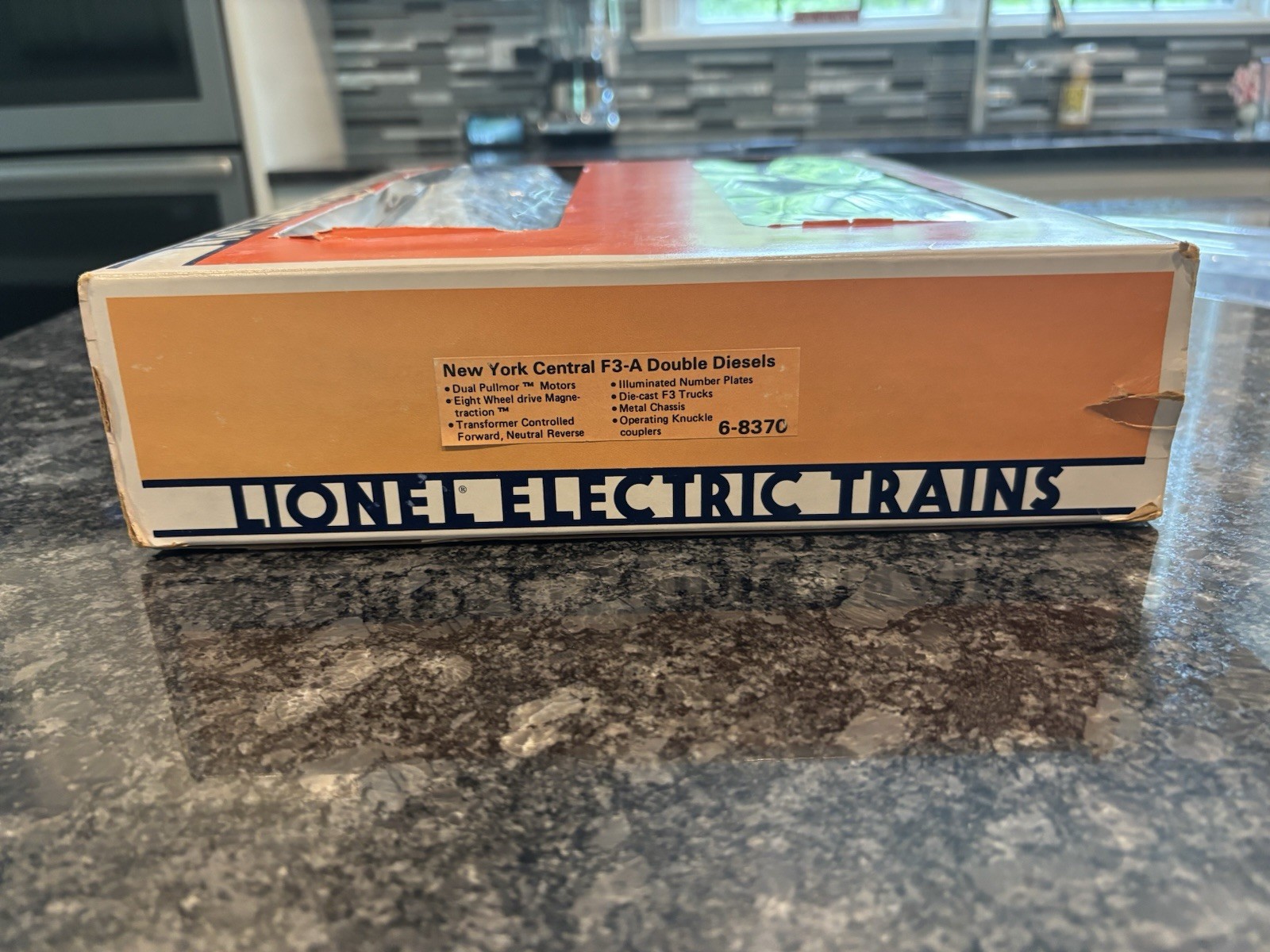 Lionel 8370 8372 New York Central F3AA Diesel Locomotives – Unrun – Original Box