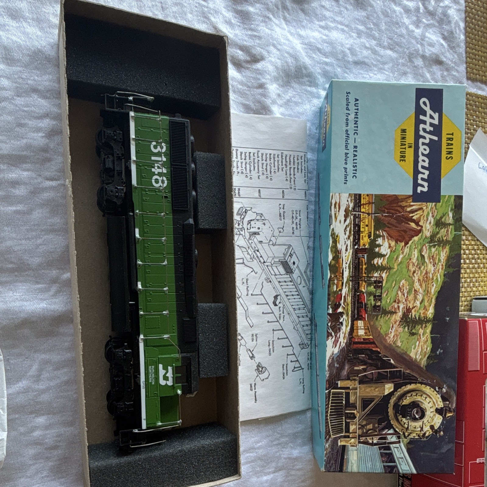 Athearn HO Scale GP50 Dummy Burlington Northern BN #3148 #4034 w/ Box