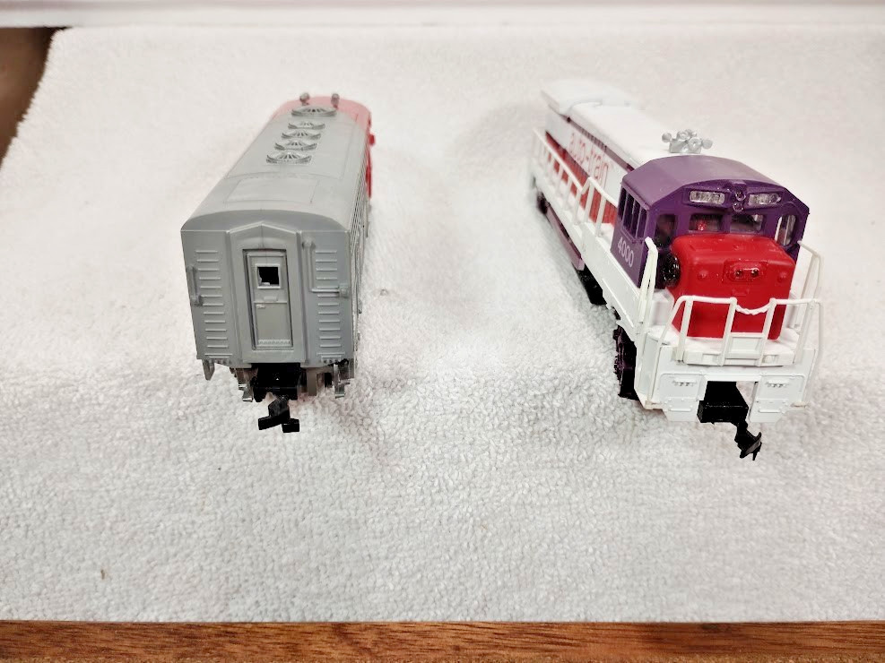 HO Scale Bachmann Diesel Locomotives Auto-Train 4000 & Santa Fe 307 (Need Work)
