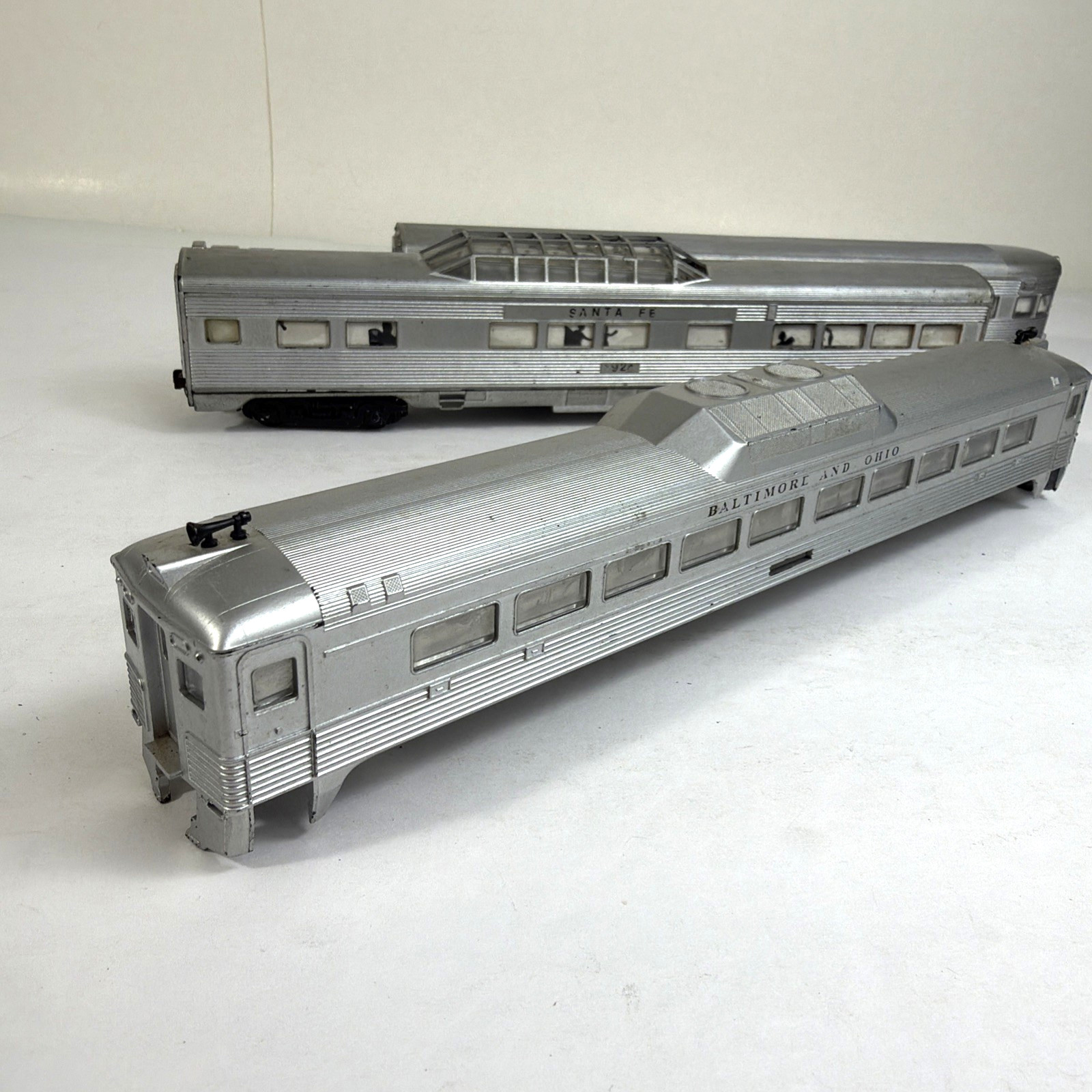 Sante Fe PASSENGER CAR LOT HO Scale Silver – Look Rolling Cars 10″ long