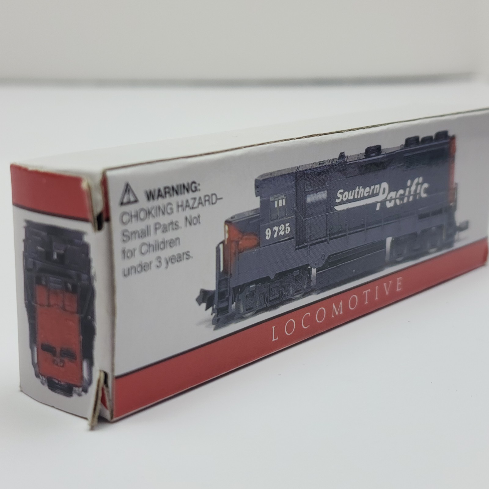 Vintage Southern Pacific #9725 Diesel Locomotive HO Scale Open Box