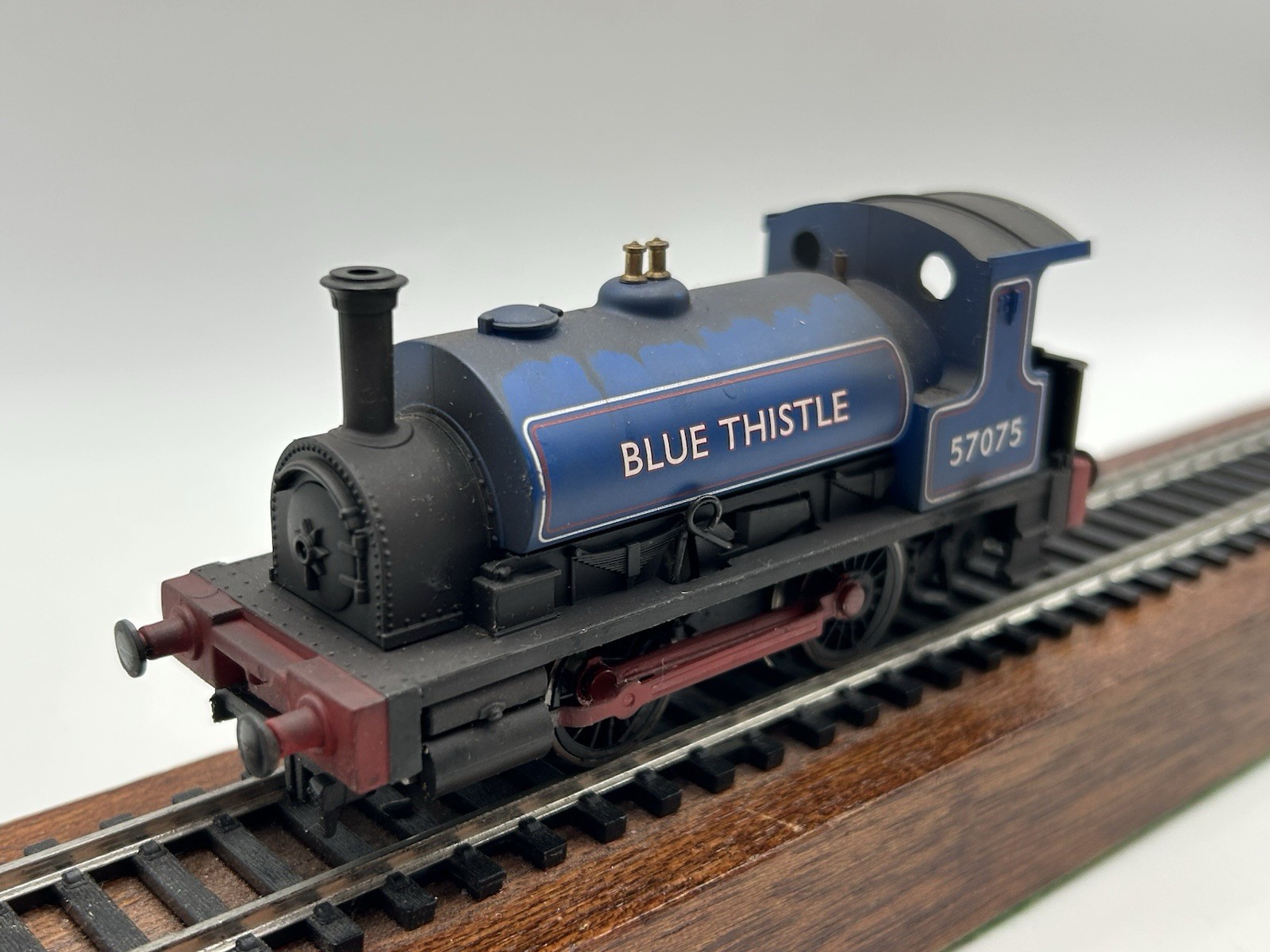 OO Hornby R1130 0-4-0 Industrial Saddle Tank Locomotive ‘Blue Thistle’ WEATHERED