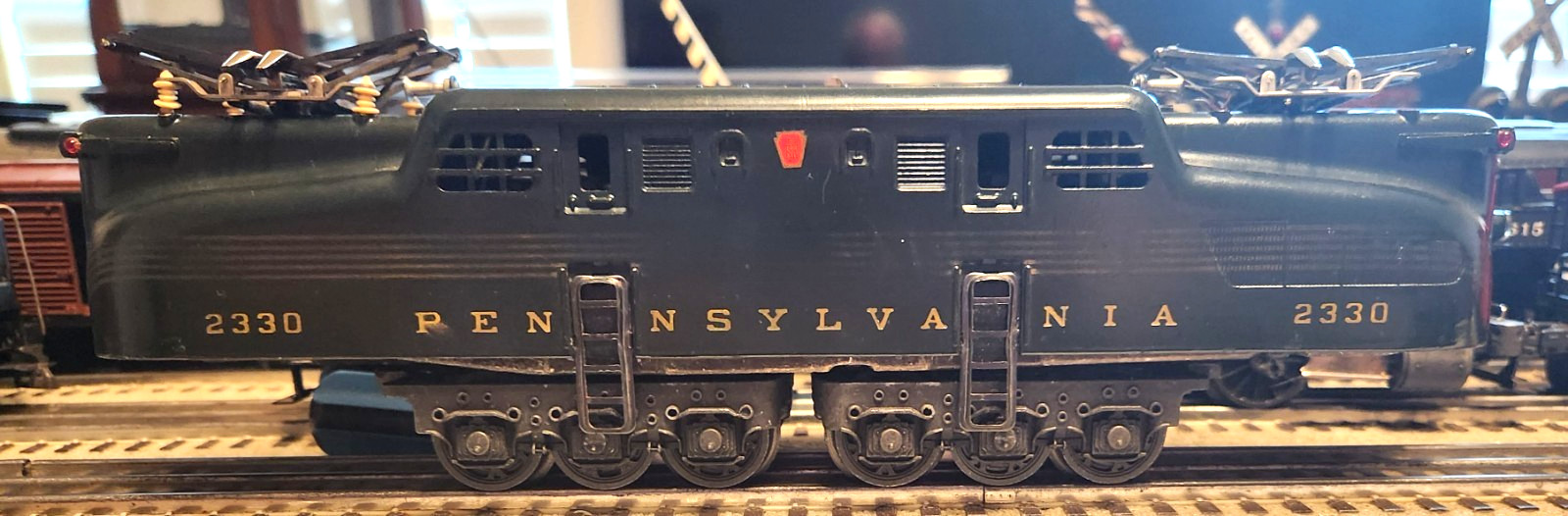 LIONEL POSTWAR 2330 GREEN GG1 FOR PARTS OR RESTORATION, VERY CLEAN SHELL. RUNS.