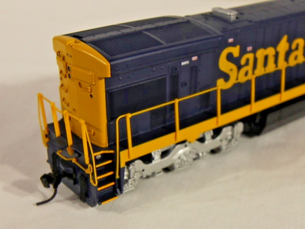 HO BLI Paragon 2 sound DC/DCC GE C30-7 ATSF #8018 Santa Fe classic blue/yellow