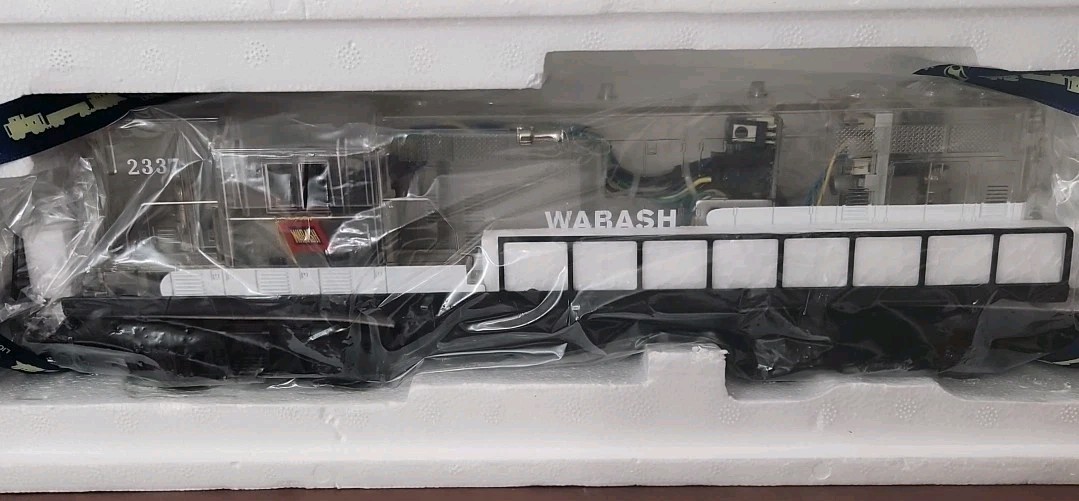 LIONEL 2337 Transparent Wabash GP-7 6-38348 Locomotive COOL LOOKING!