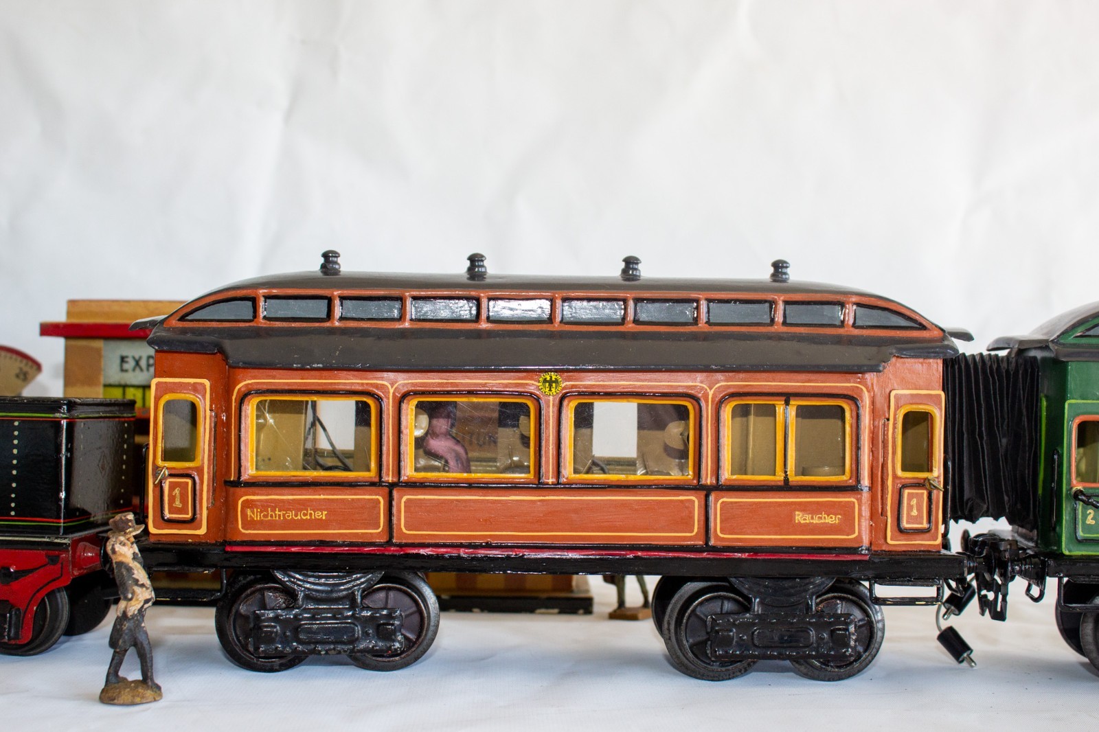 Extremely Rare Marklin 4-4-0 E.1021 Clockwork 1-gauge Passenger Train Set