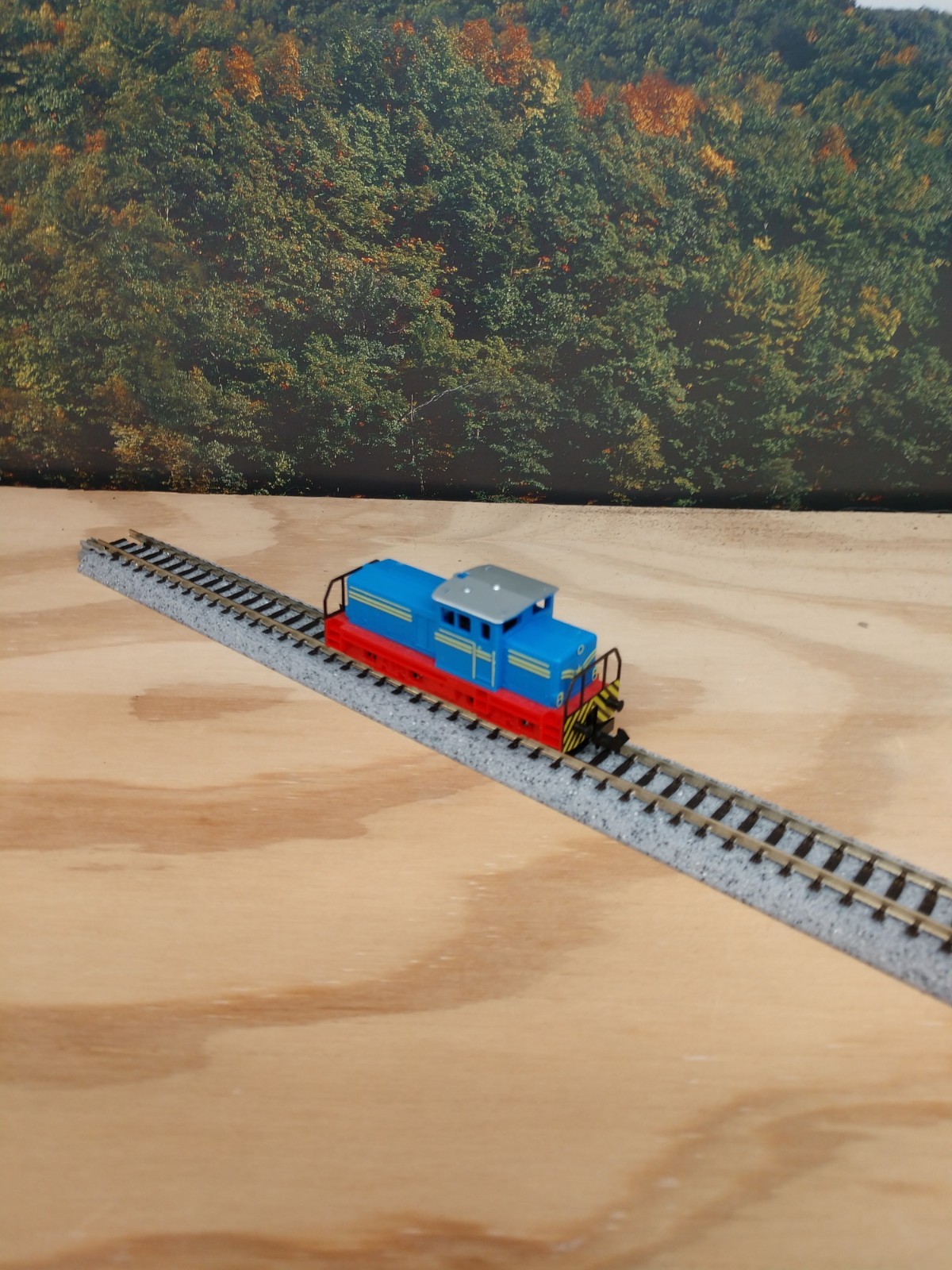 Minitrix N scale 4 axle diesel switcher – Item #2066