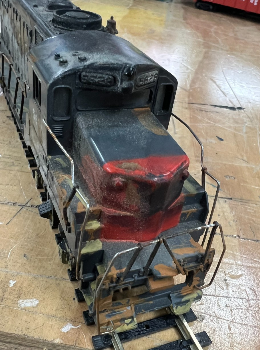 Vintage Weathered HO Scale Mantua Tyco Southern Pacific Locomotive Diesel #5628