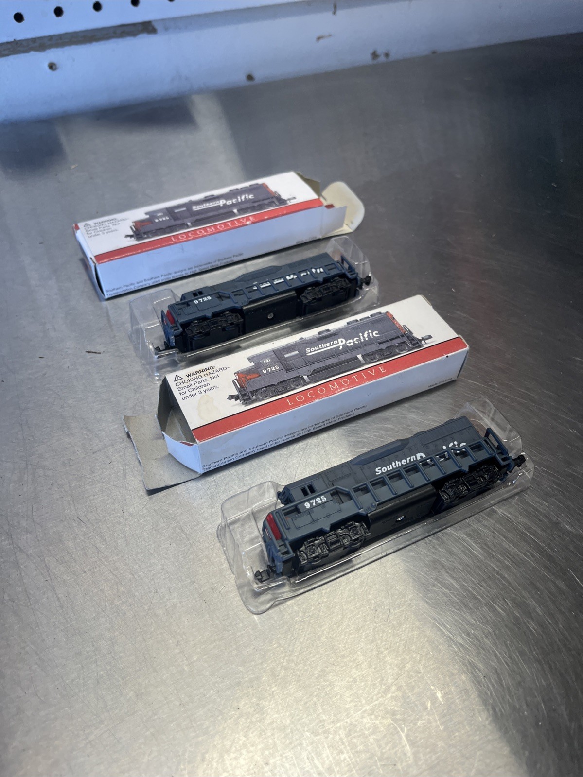 Vintage Southern Pacific 9725 Toy Locomotive No. 418 High Speed Pair Of 2