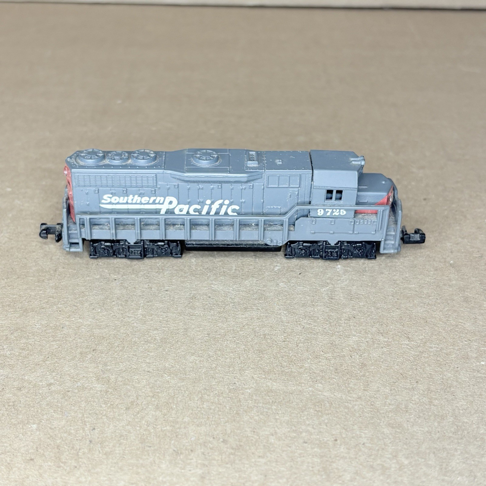 Southern Pacific High Speed N Scale Locomotive 9725 Model Train No 418 NO Box