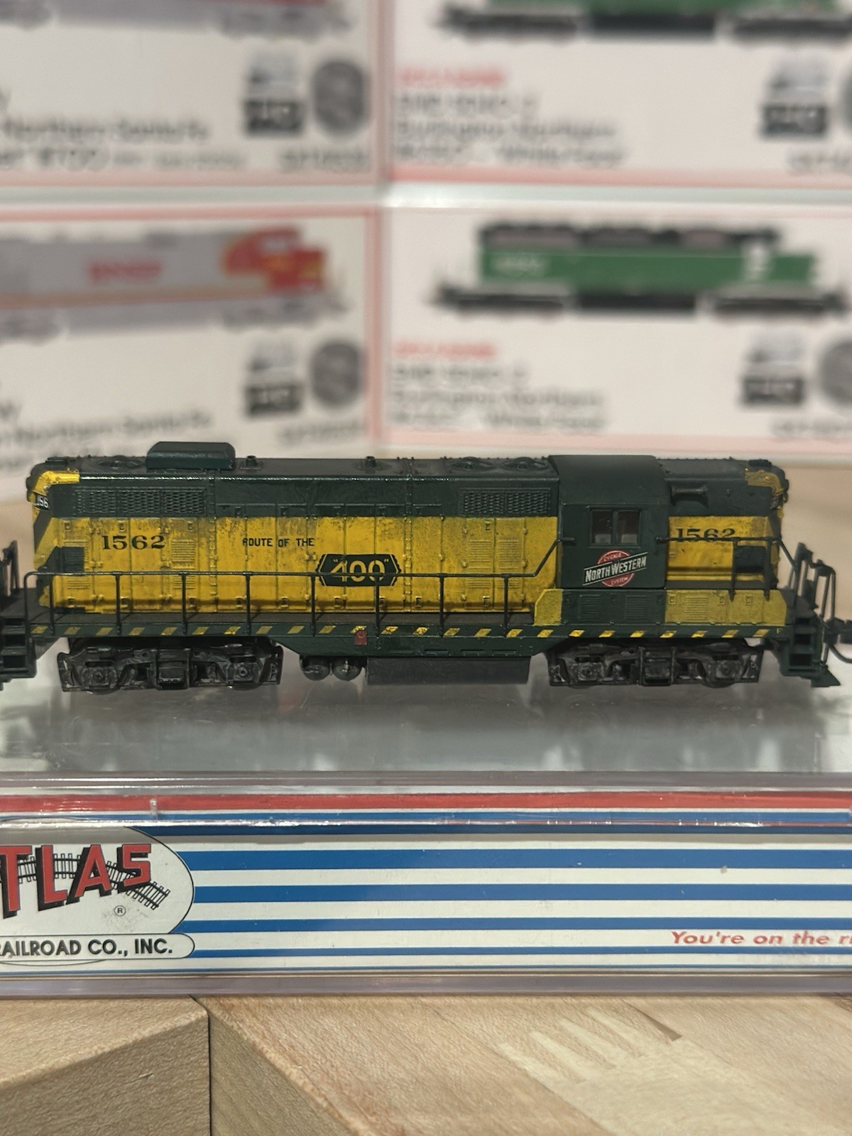 Atlas N GP-9 Ph 2 CNW Chicago and Northwestern #1562 DC weathered Custom￼