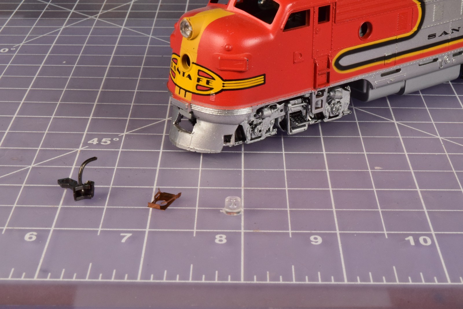 near TrkRdy 16.9 oz Good Working Condition Athearn F7A Super Power Santa Fe