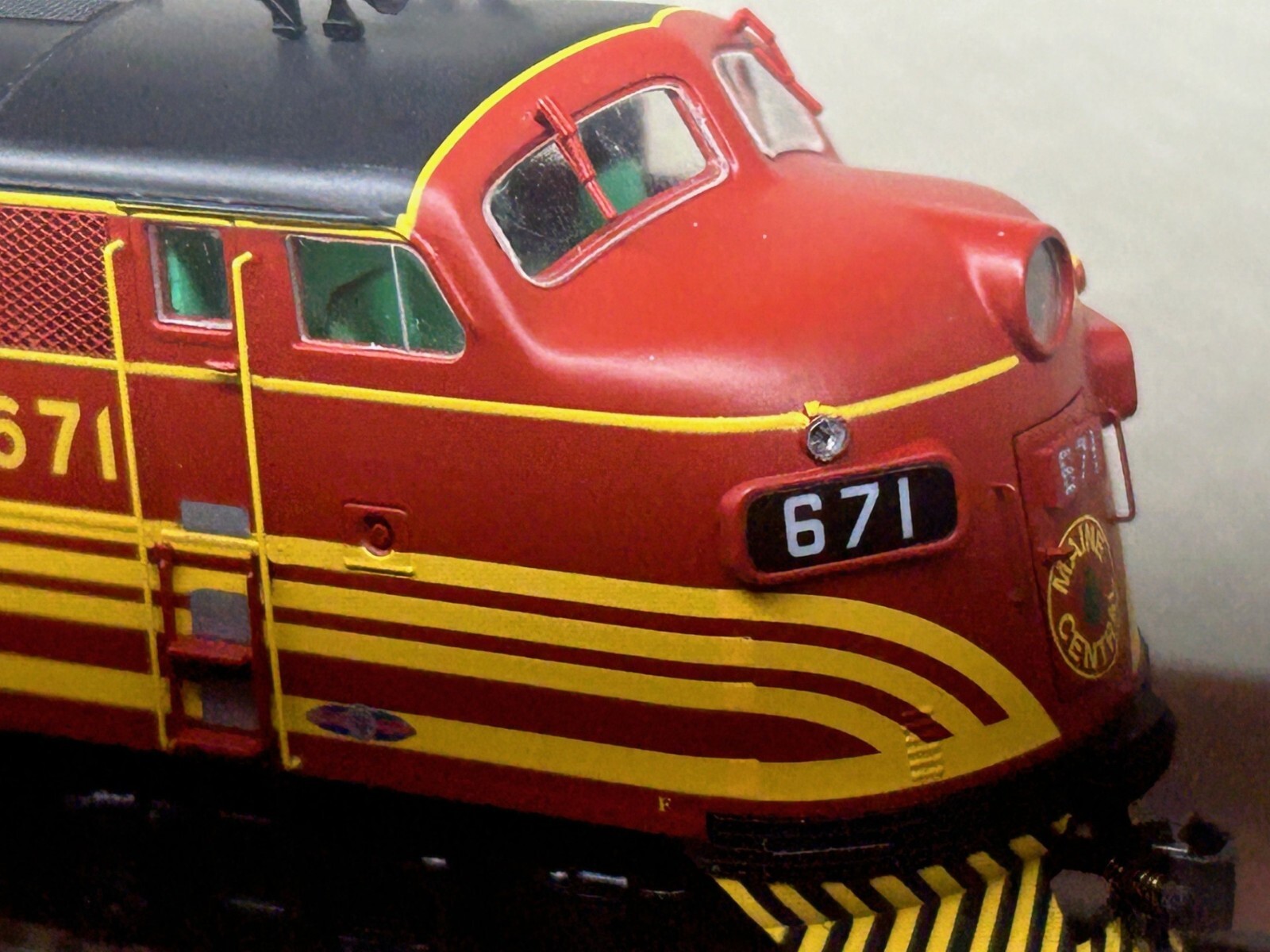 MAINE CENTRAL EMD F3A LOCO 671 – FACTORY DC/DCC / QUANTUM SOUND HO Scale NEW OOP