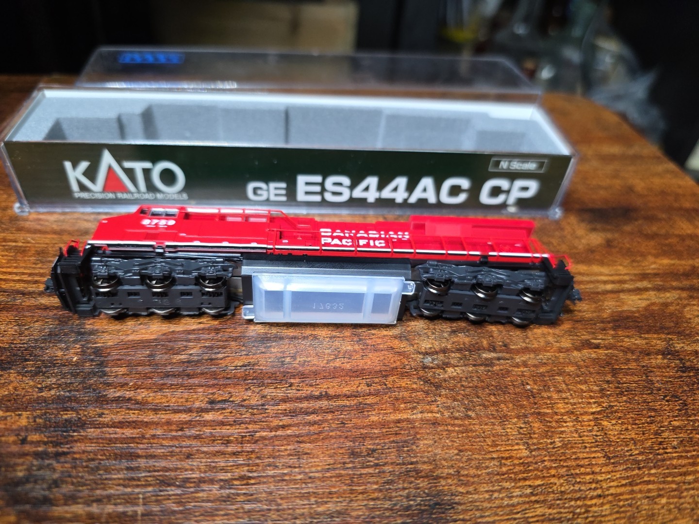 KATO Canadian Pacific – GE ES44AC CP #8706 CP #8759 – NEW