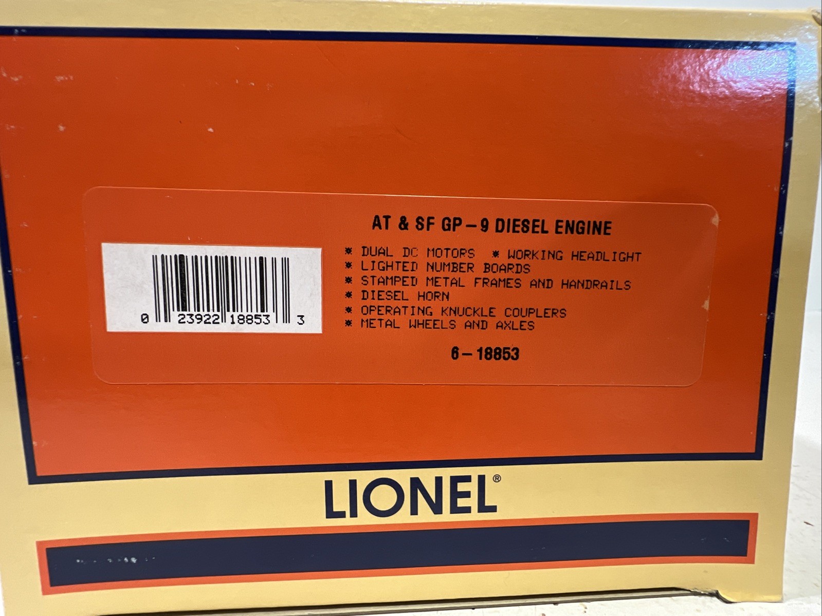 Lionel 18853 AT&SF JC Penney GP9 Diesel Engine Showcase Not Included EX In Box