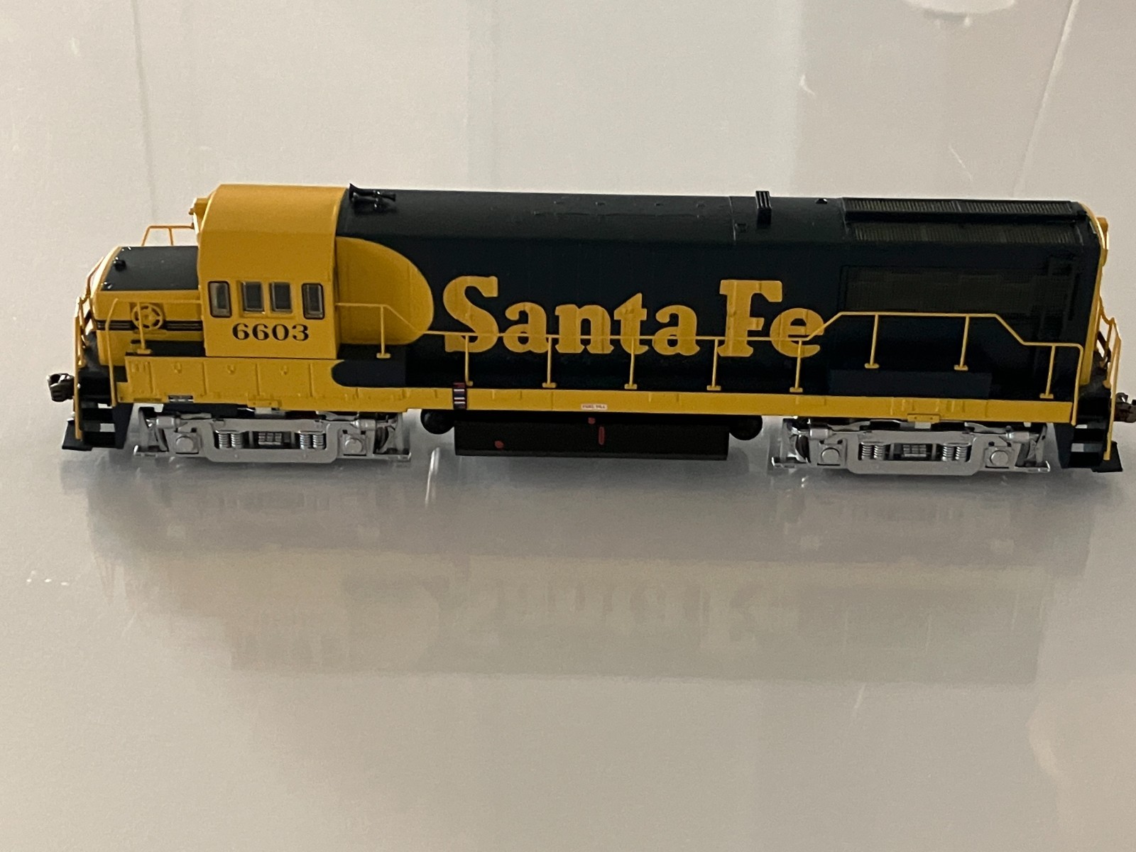 NEW Bowser #25176 Santa Fe U25B #6603 w/DCC and Lok Sound