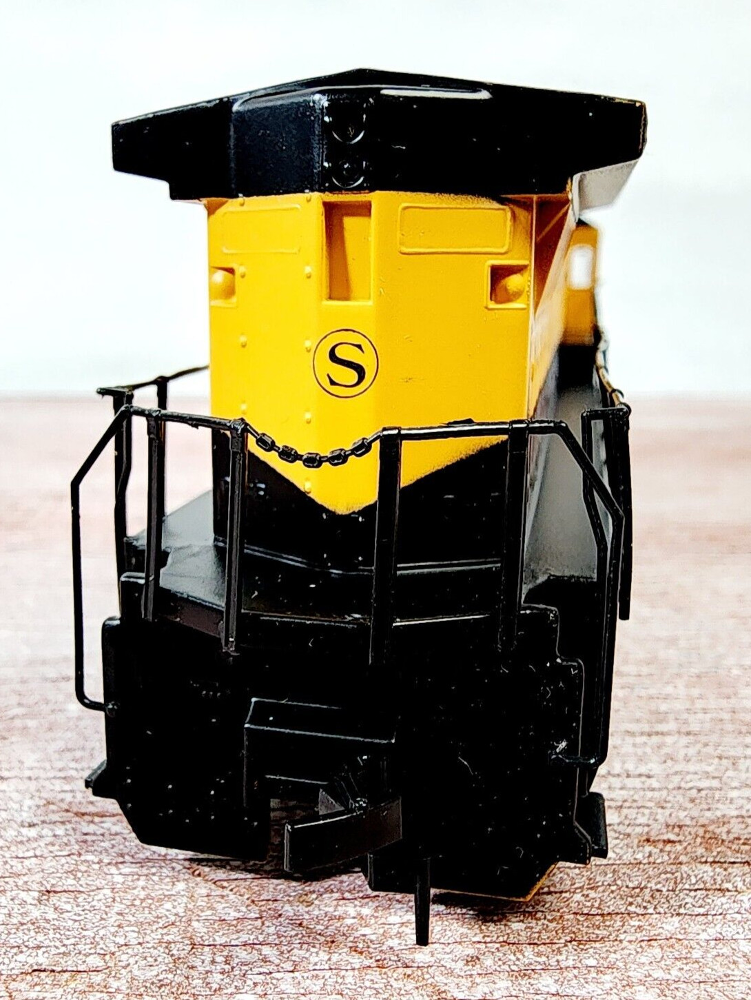 Walthers Trainline 931-173 New York Susquehanna RR GE Dash 8-40B 4002 Powered HO