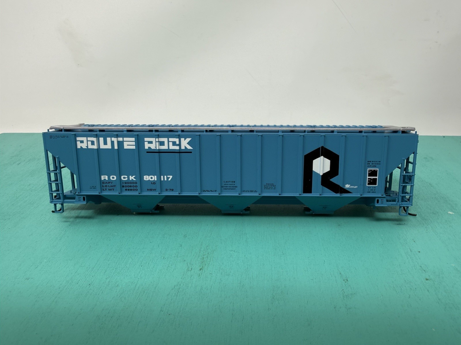 Atlas HO – 4750 Hopper – Missing Trucks No Package – Route Rock RI