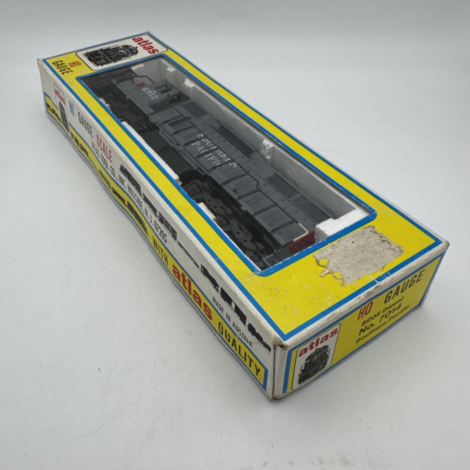 ATLAS # 7014 – SOUTHERN PACIFIC SD35 POWERED LOCOMOTIVE # 6912 -HO SCALE