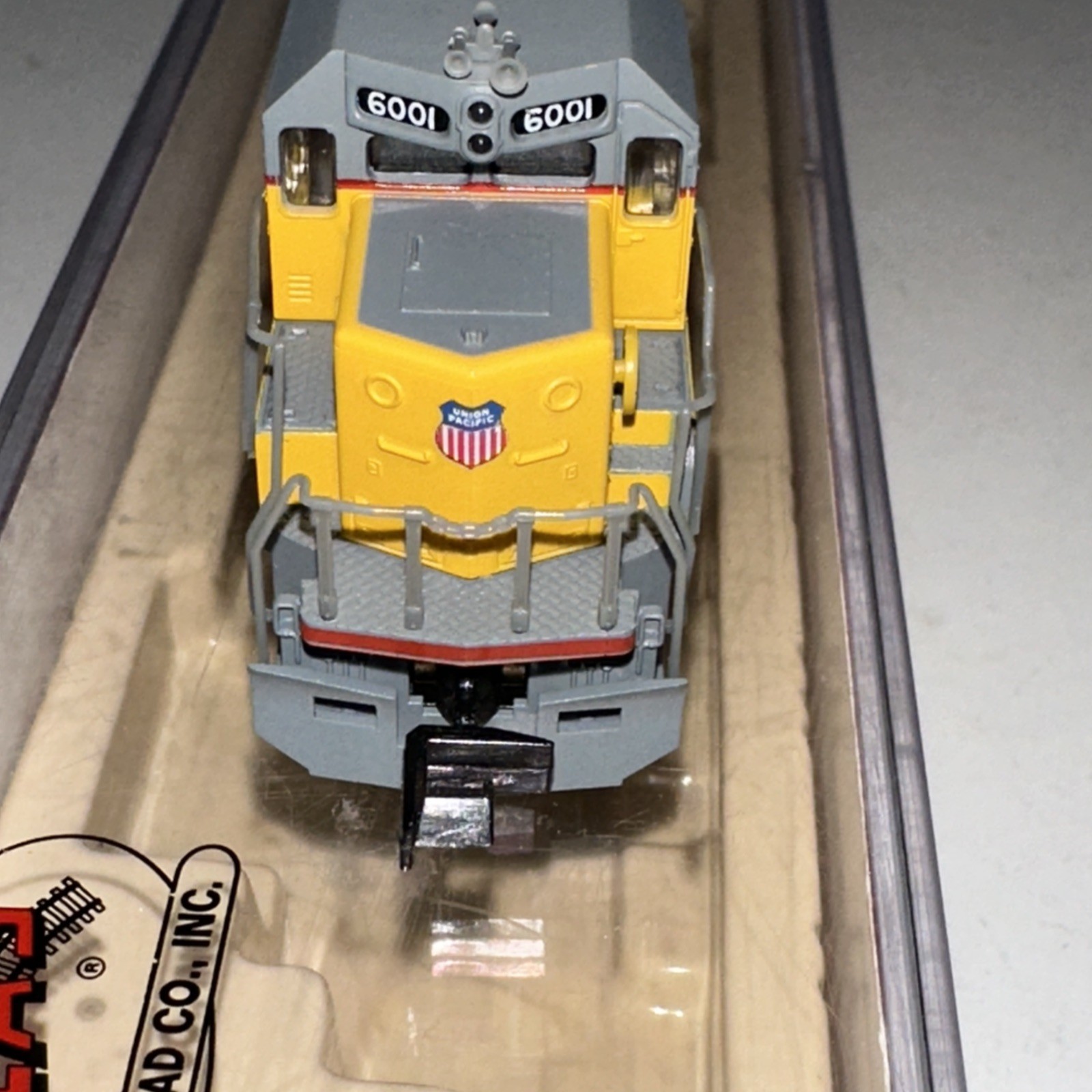 ATLAS AMERICAN SD-60 DIESEL LOCOMOTIVE “UNION PACIFIC” #6001 (BOXED) N Scale