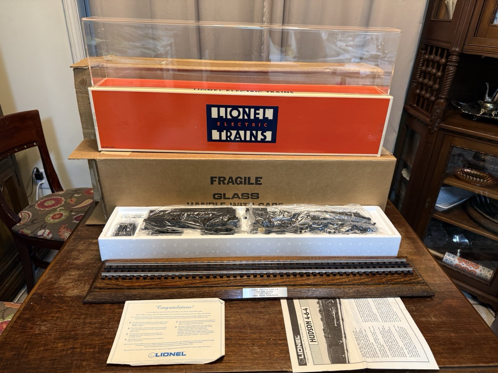 Lionel 6-18005 O NYC 4-6-4 700E Hudson Steam & Tender #5340 w/ Display Case