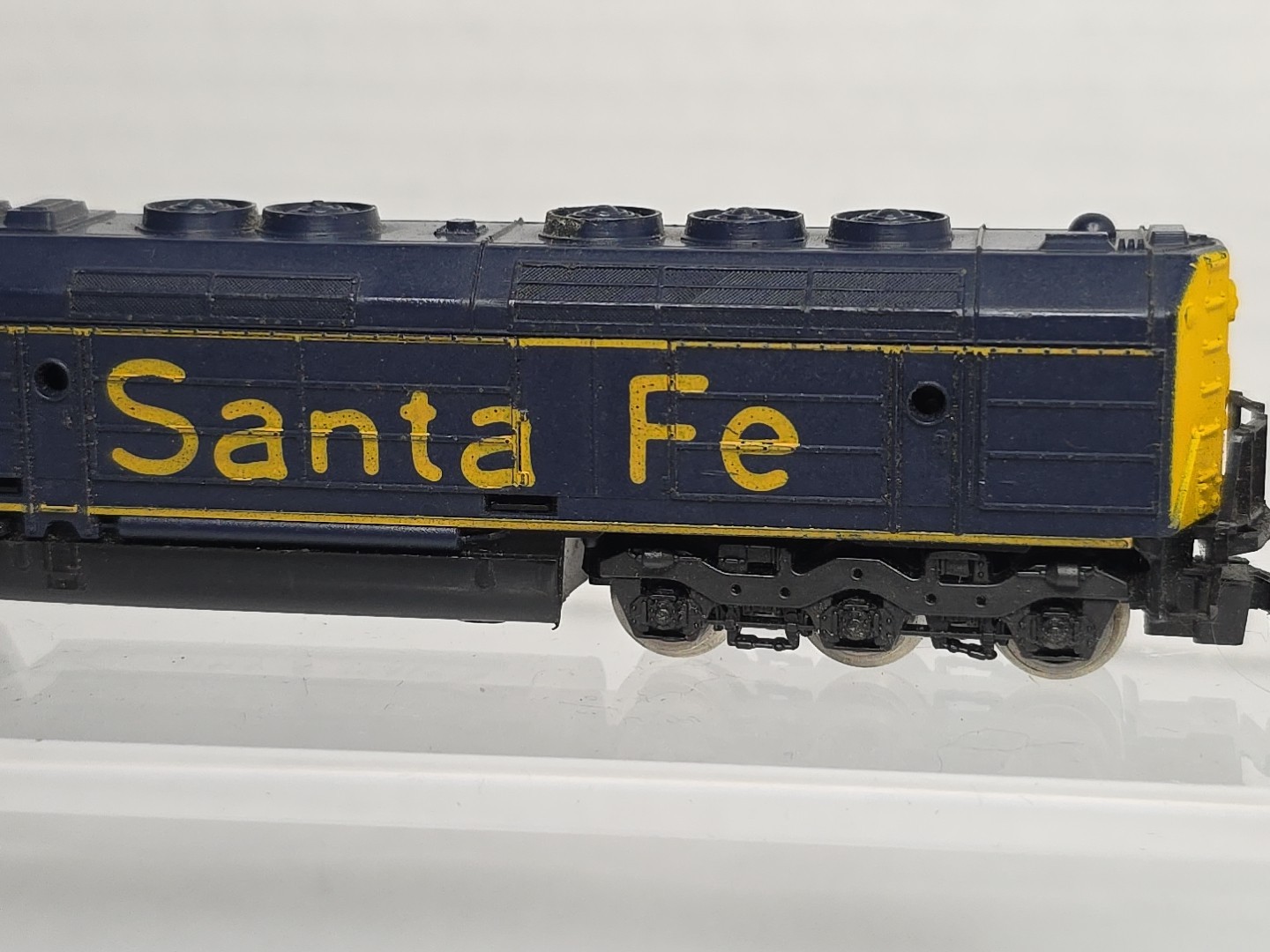 N Scale Lima Santa Fe ATSF 3927 SD-75 Diesel Locomotive Runs Read Description (A