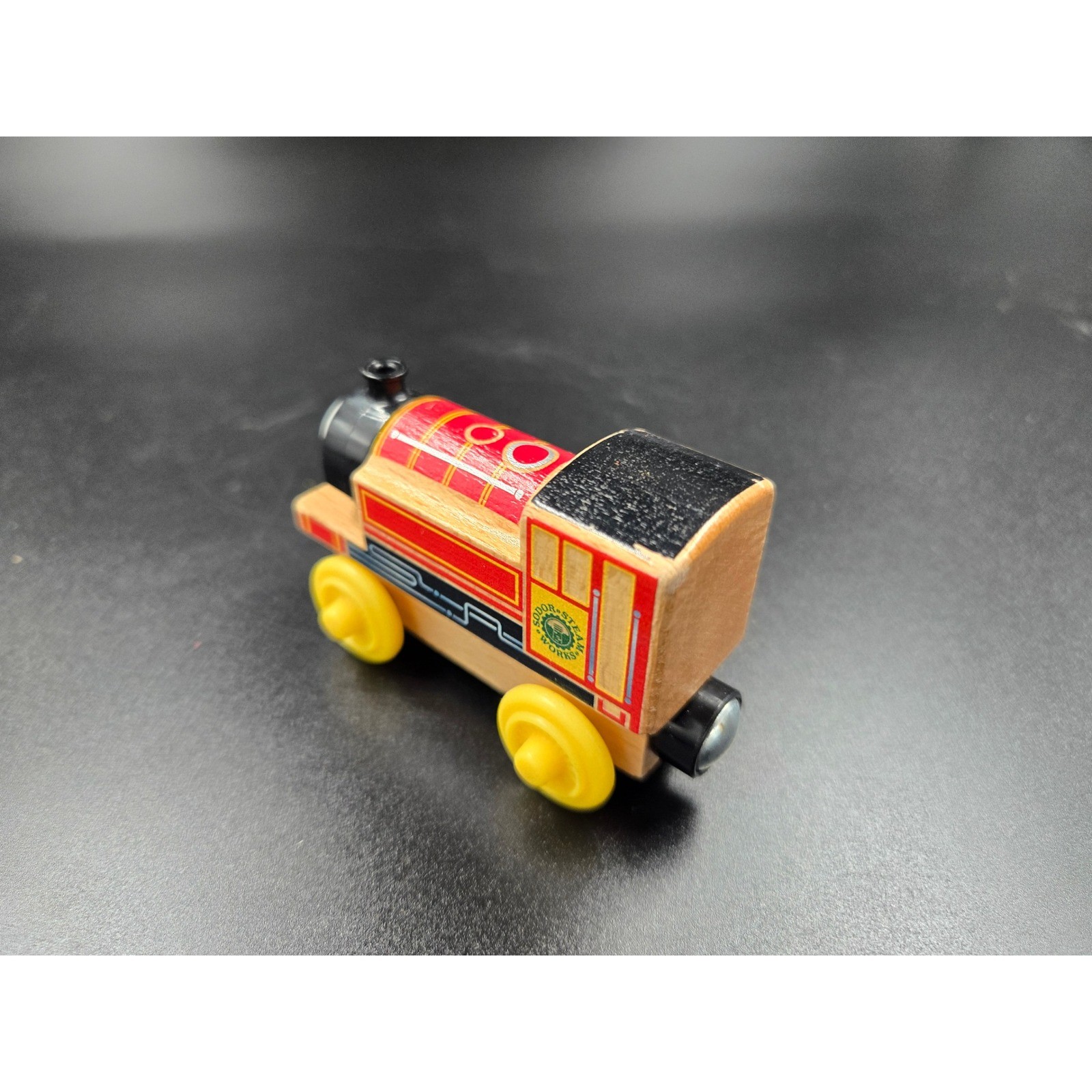 THOMAS & FRIENDS WOODEN RAILWAY VICTOR FISHER PRICE ENGINE 2012 TRAIN FHM18