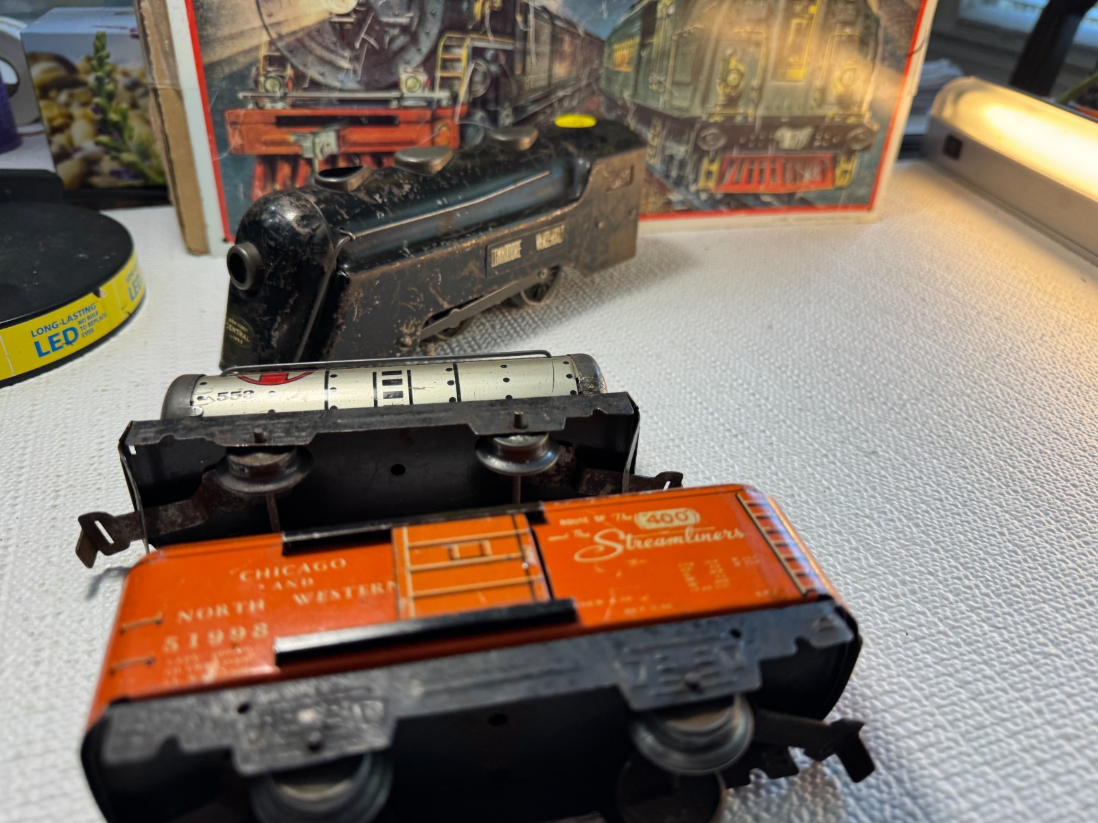 🚂 O SCALE- MARX – VINTAGE “COMMODORE” 0-4-0 LOCO. TANK & BOXCARS -TIN 💥L2504