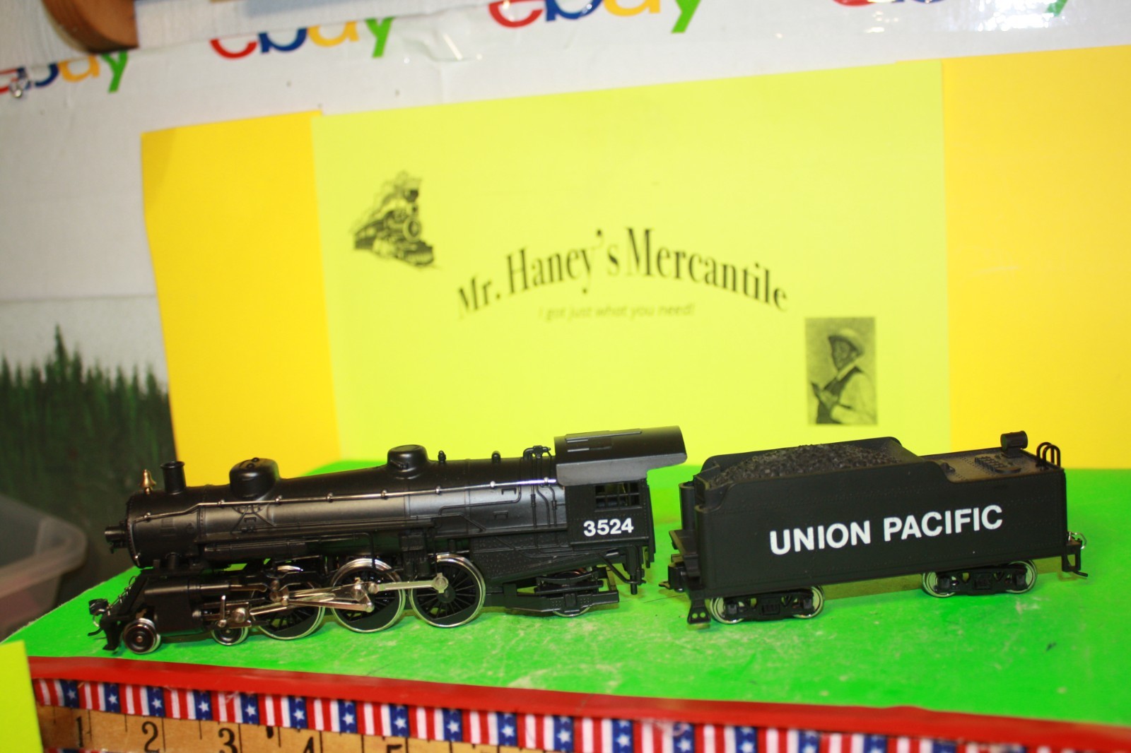 NIB * HO Union Pacific 4-6-2 Meheno Locomotive and Tender