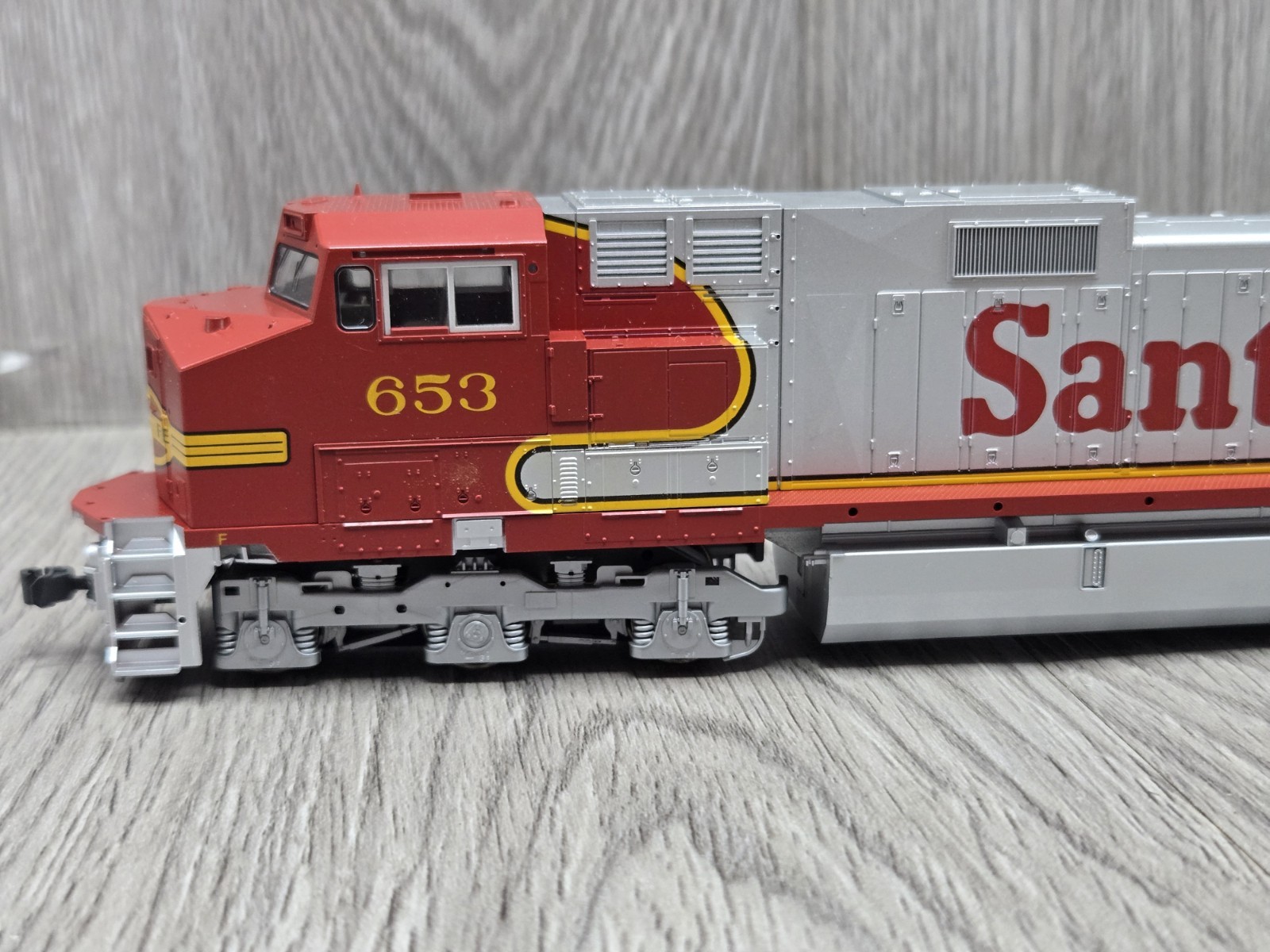 KATO SANTA FE #653 GE C44-9W “DASH 9” DIESEL LOCOMOTIVE