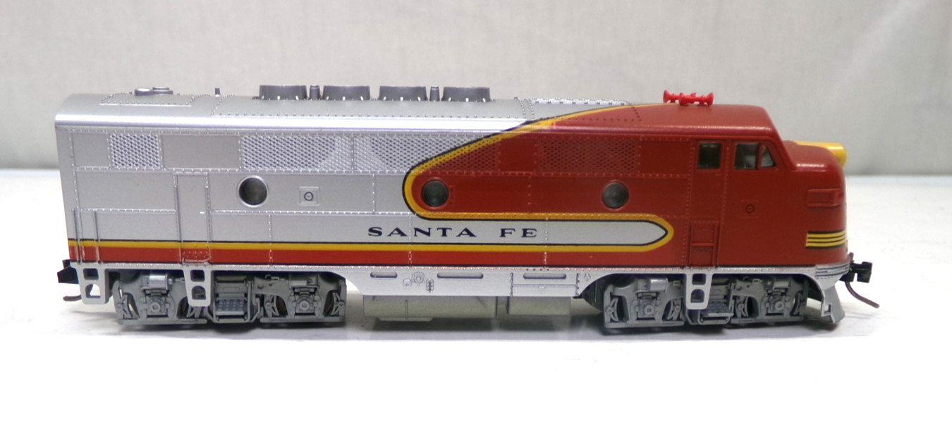 N scale Kato Santa Fe F3A diesel engine in original box (lot N 31)