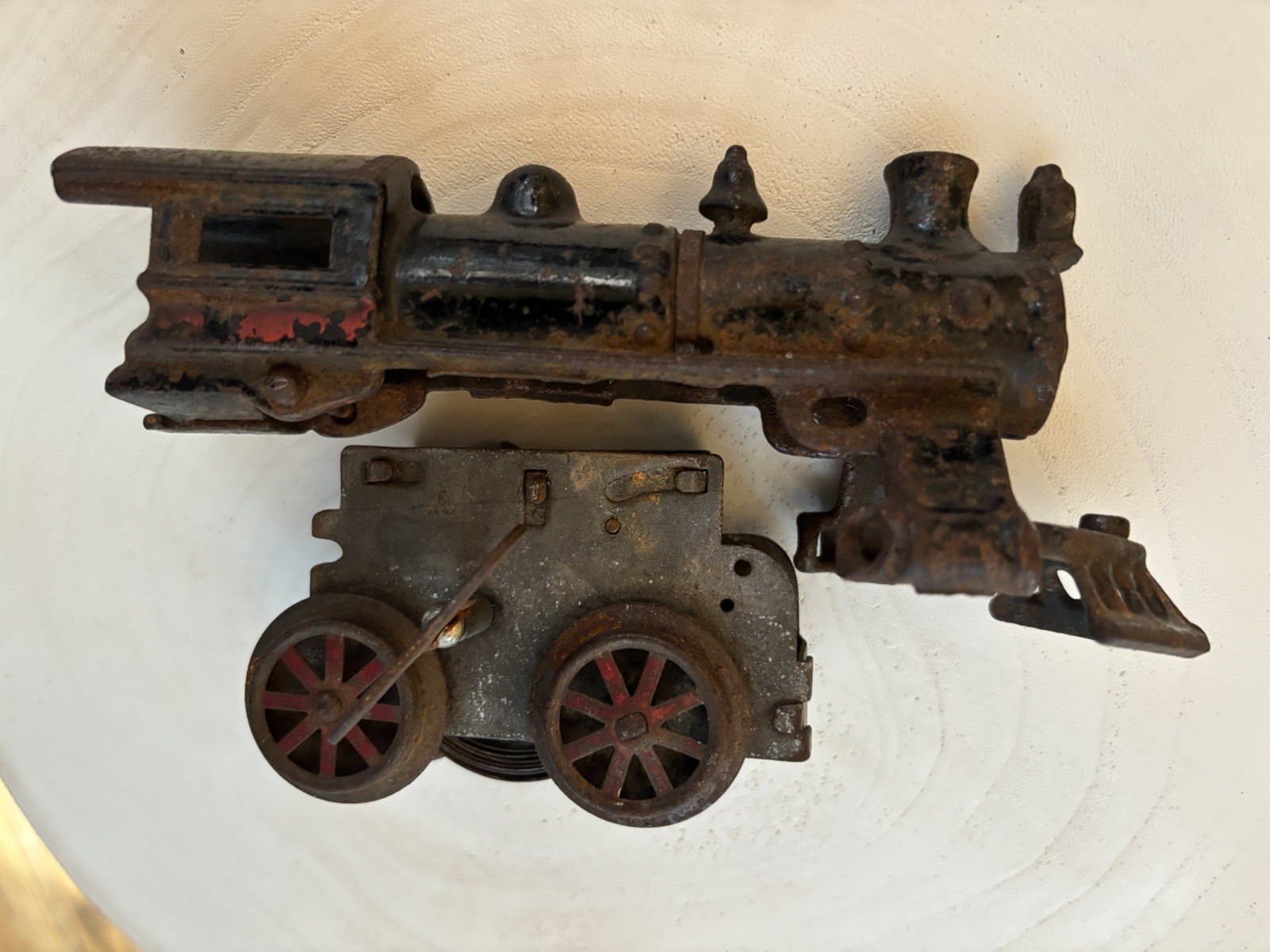 HAFNER? 7 “Cast Iron Windup Locomotive Prewar w/key @ does not work
