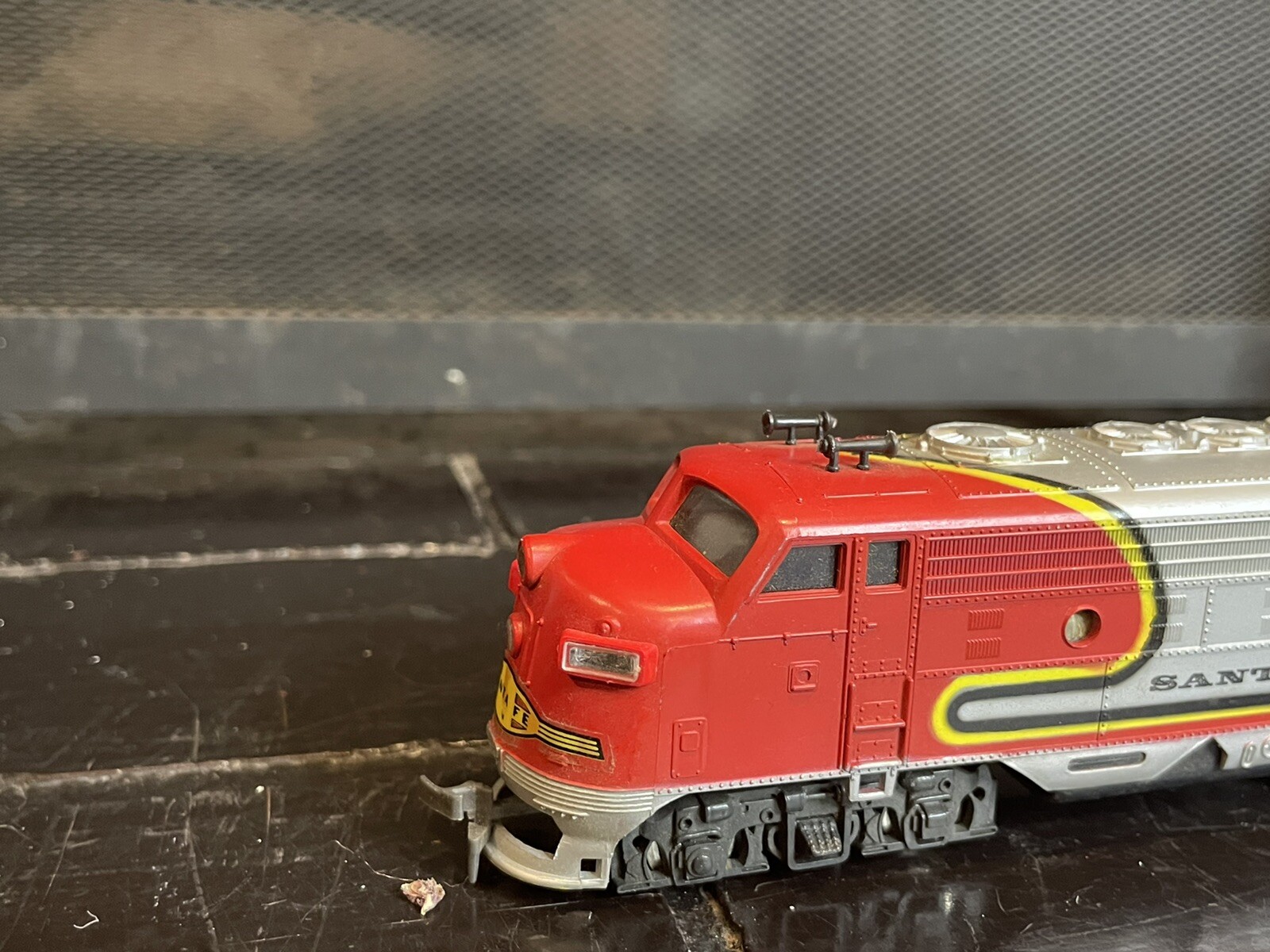 NICE Santa Fe Red/ Silver Play Art Train Engine HO Scale Toy Railroad Locomotive