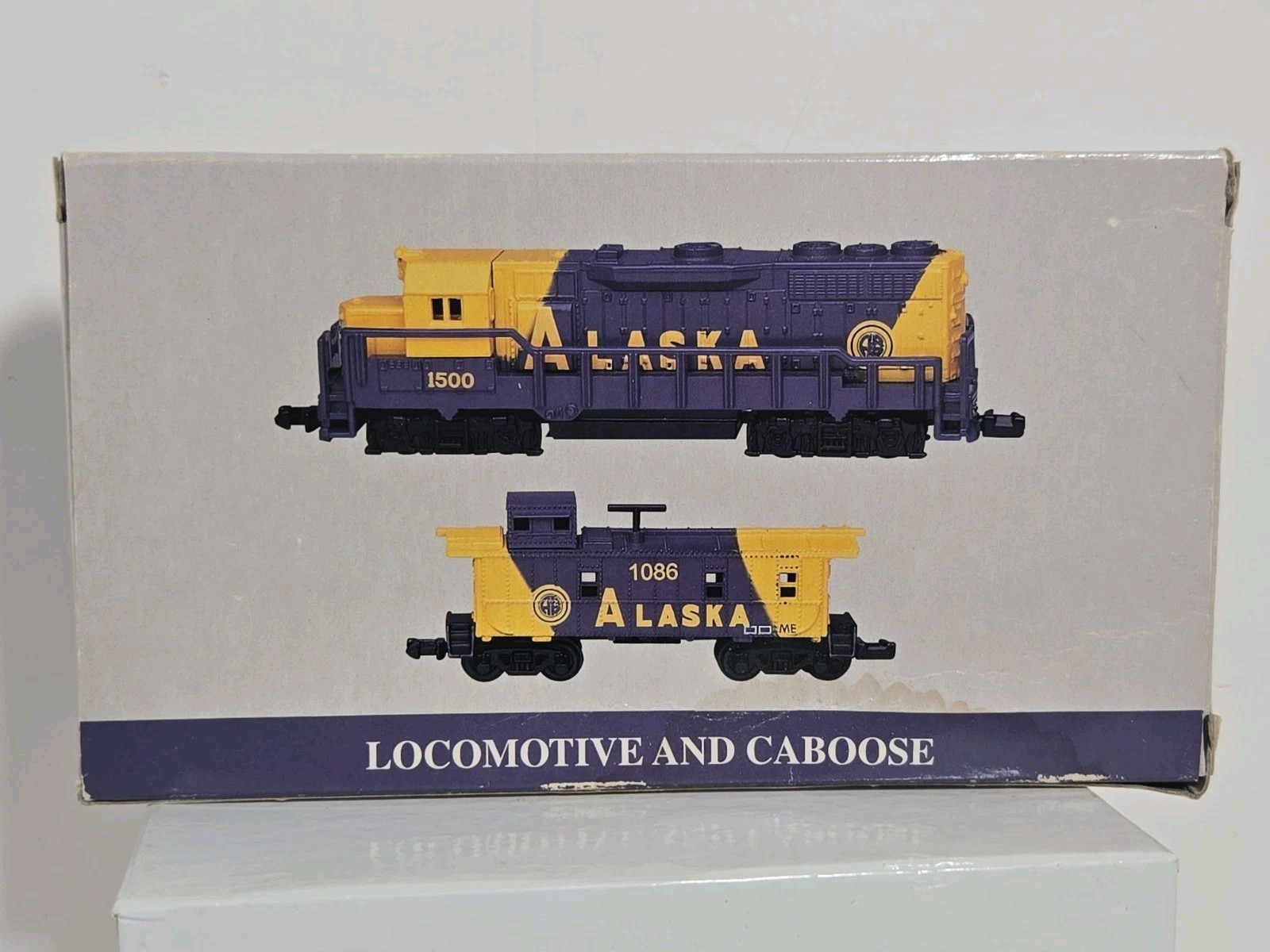 ALASKA LOCOMOTIVE #1500 & CABOOSE #1086 N Gauge Train NEW OPEN BOX NOT POWERED